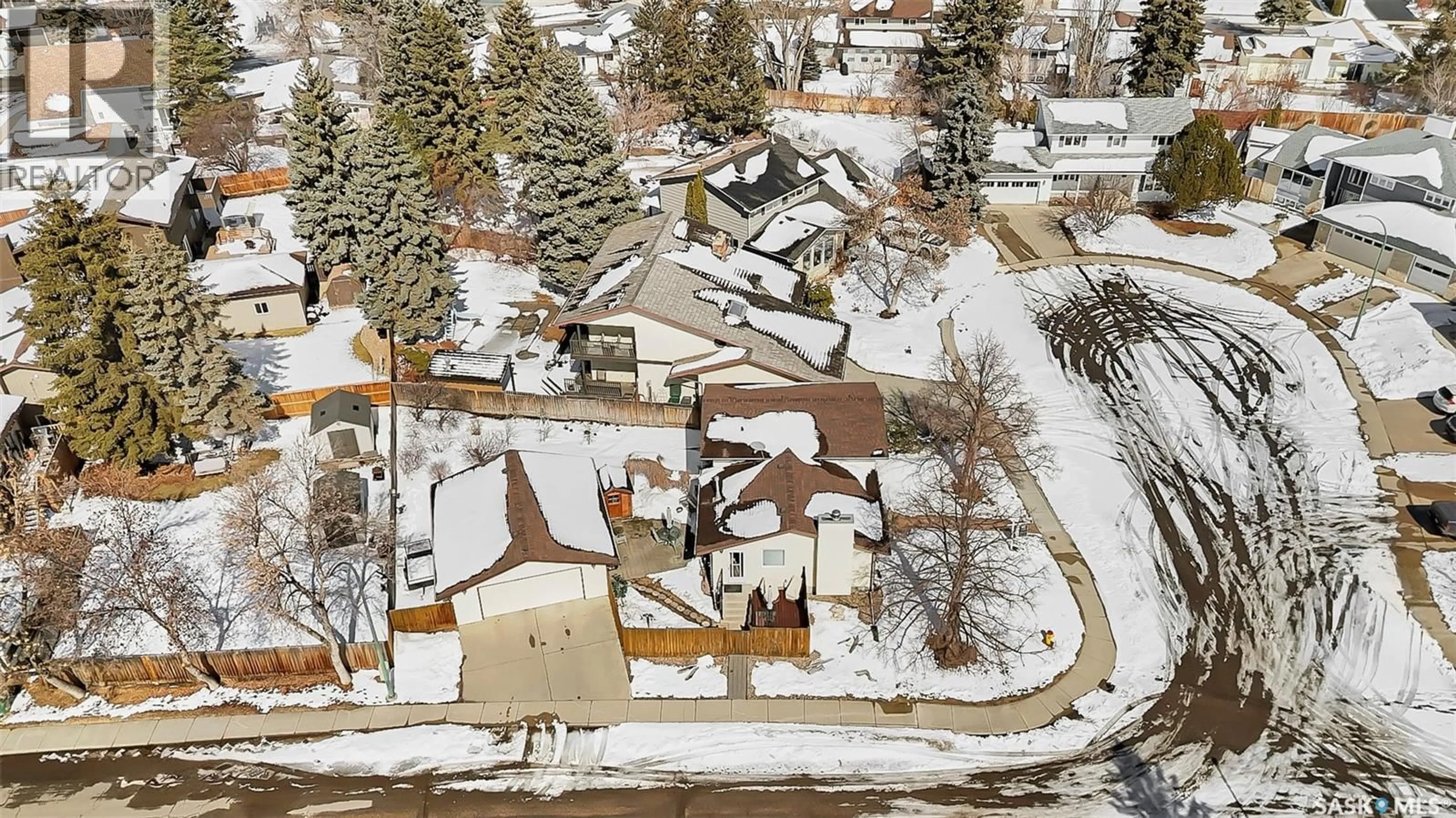 A pic from outside/outdoor area/front of a property/back of a property/a pic from drone, street for 703 CANDLE COURT, Saskatoon Saskatchewan S7K4Z9