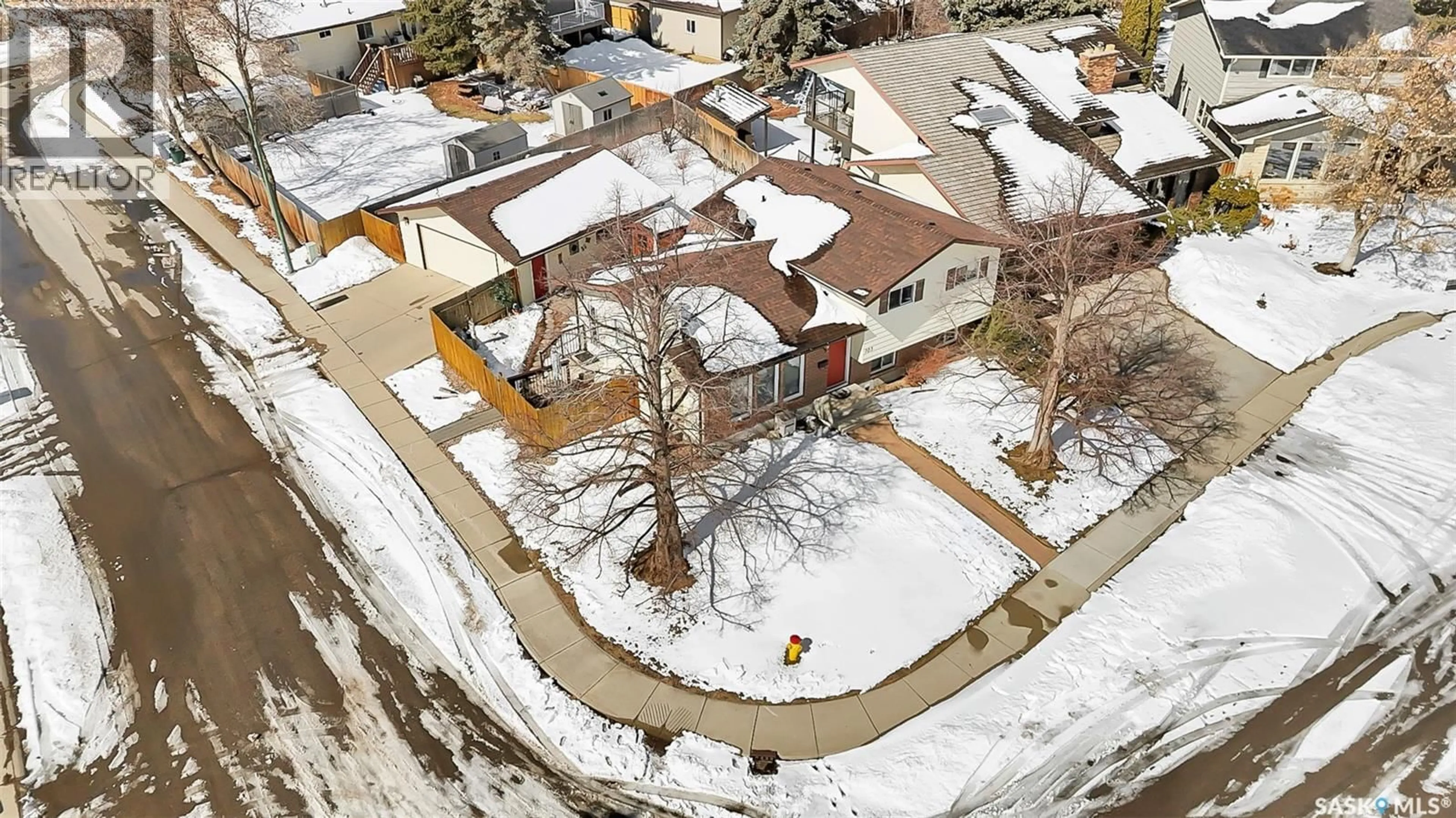 A pic from outside/outdoor area/front of a property/back of a property/a pic from drone, street for 703 CANDLE COURT, Saskatoon Saskatchewan S7K4Z9