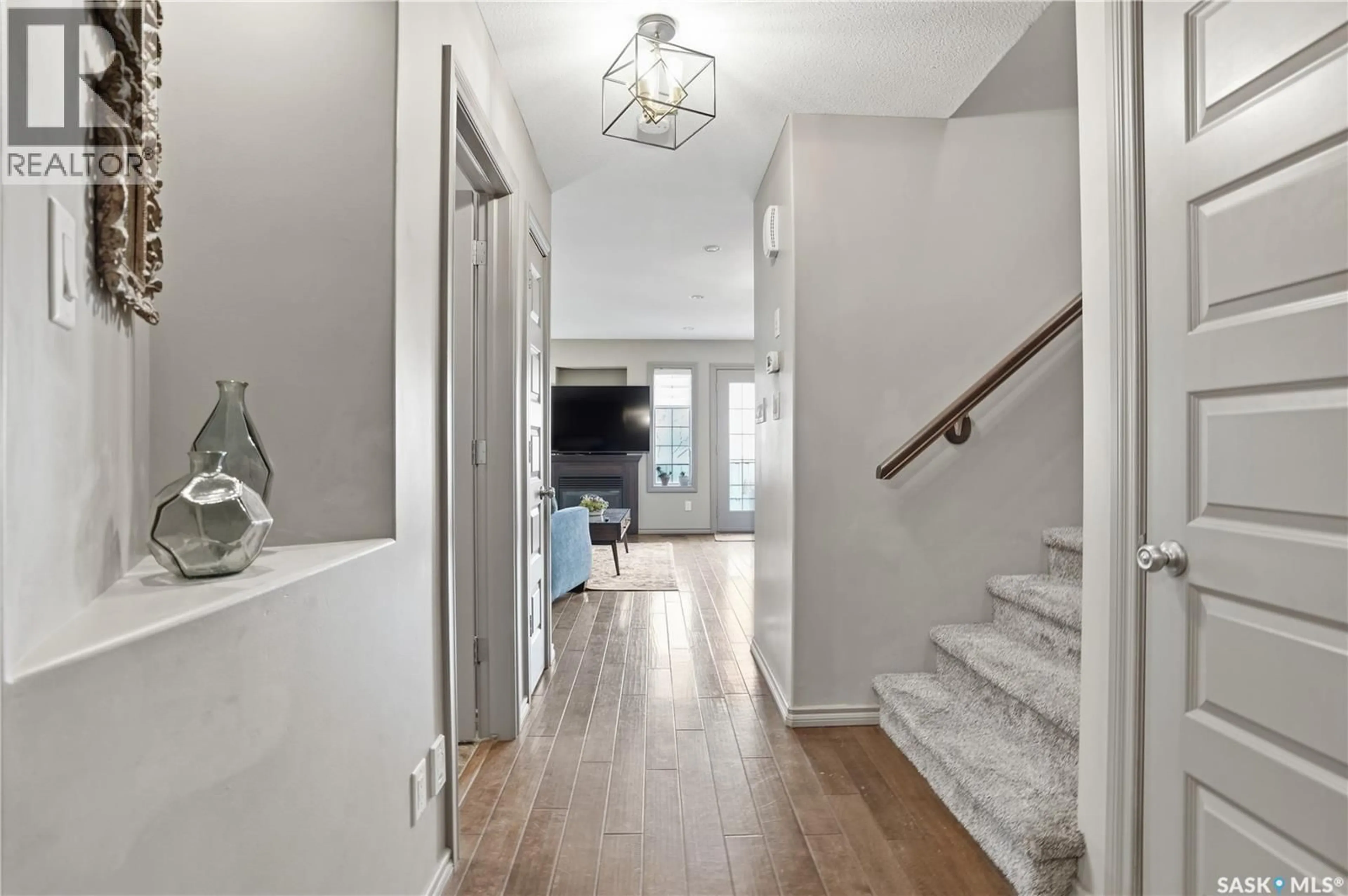 Indoor entryway for 111 - 2501 WINDSOR PARK ROAD, Regina Saskatchewan S4V1P3