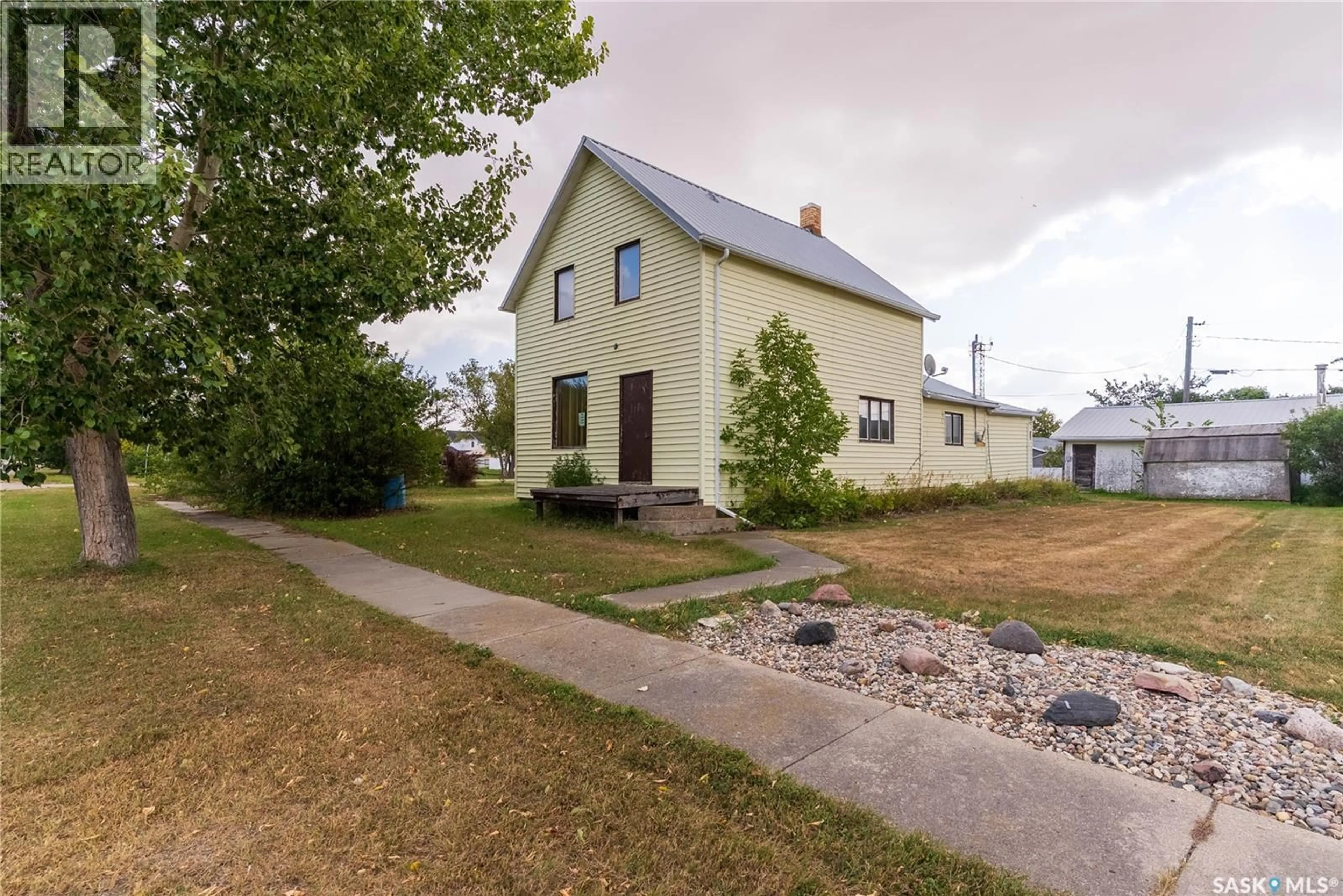 A pic from outside/outdoor area/front of a property/back of a property/a pic from drone, street for 116 ROULEAU STREET, Rouleau Saskatchewan S0G4H0