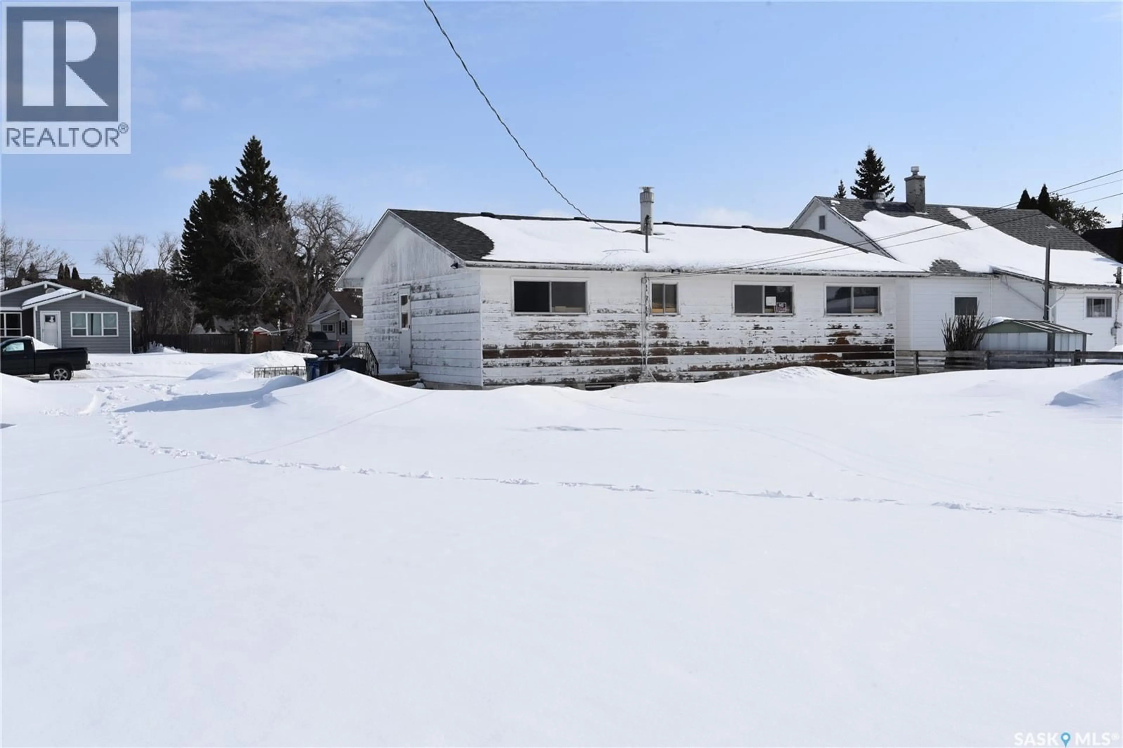 A pic from outside/outdoor area/front of a property/back of a property/a pic from drone, unknown for 402-404 1ST STREET, Nipawin Saskatchewan S0E1E0