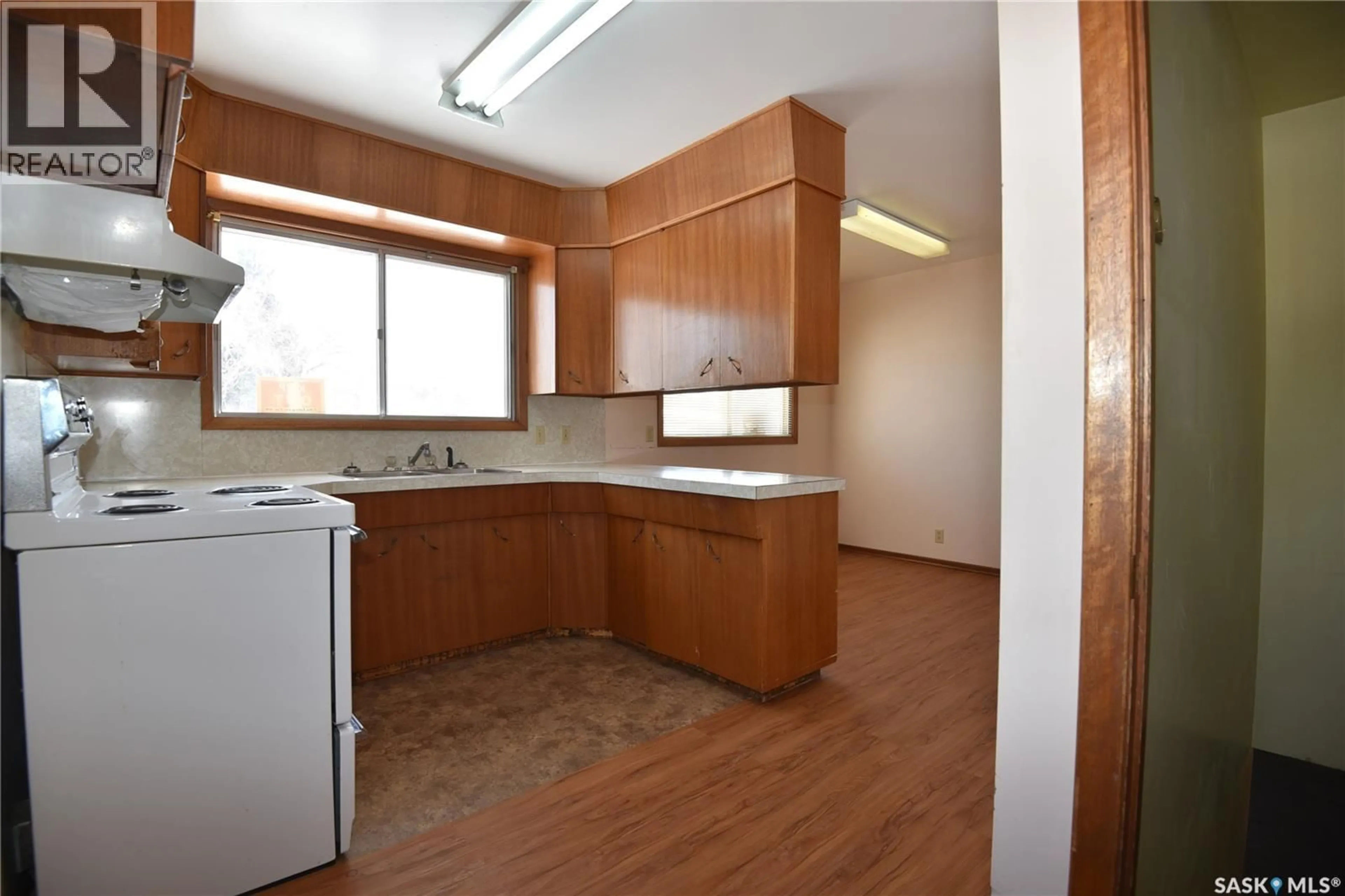 Standard kitchen, unknown for 402-404 1ST STREET, Nipawin Saskatchewan S0E1E0