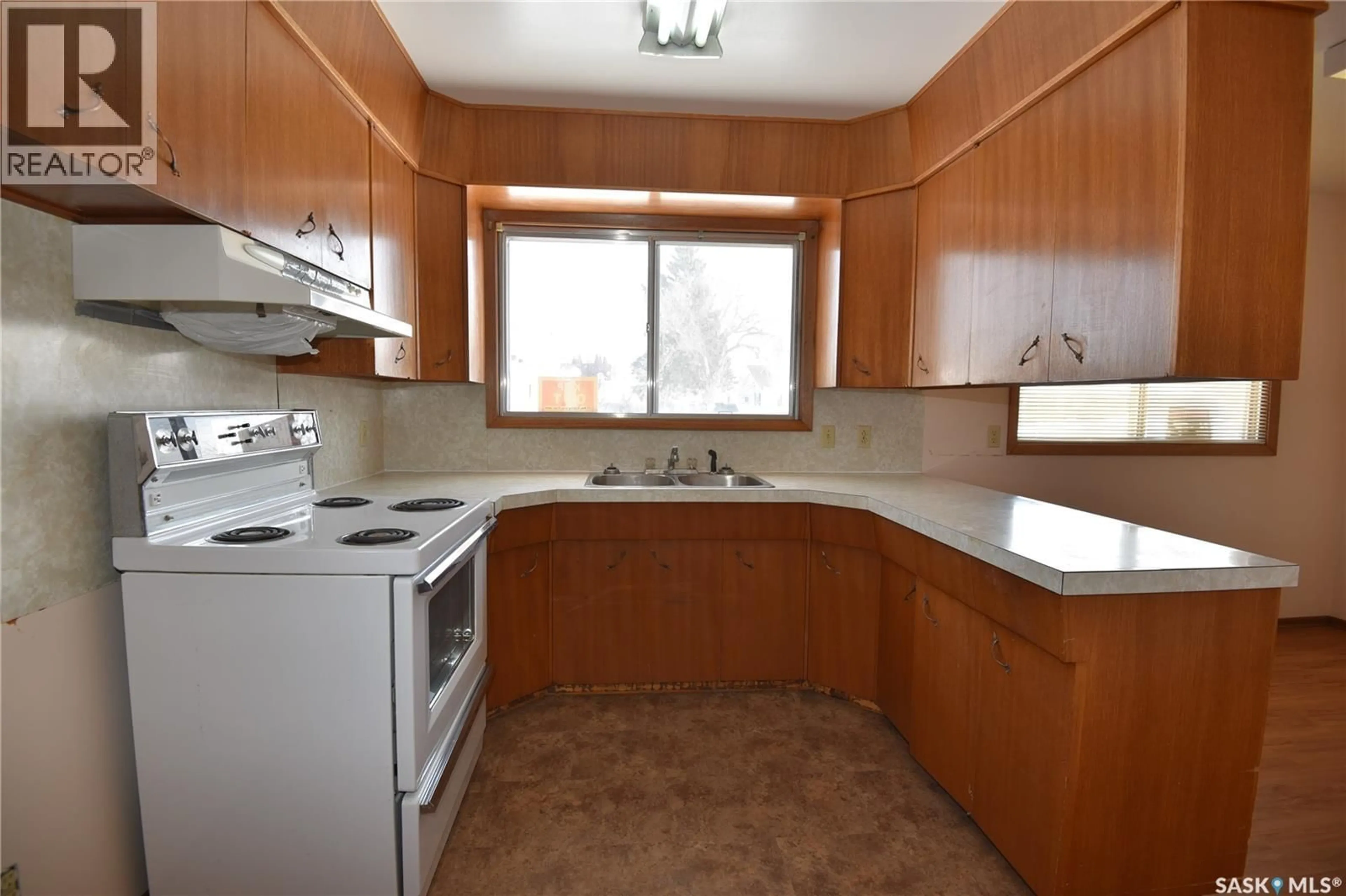 Standard kitchen, unknown for 402-404 1ST STREET, Nipawin Saskatchewan S0E1E0