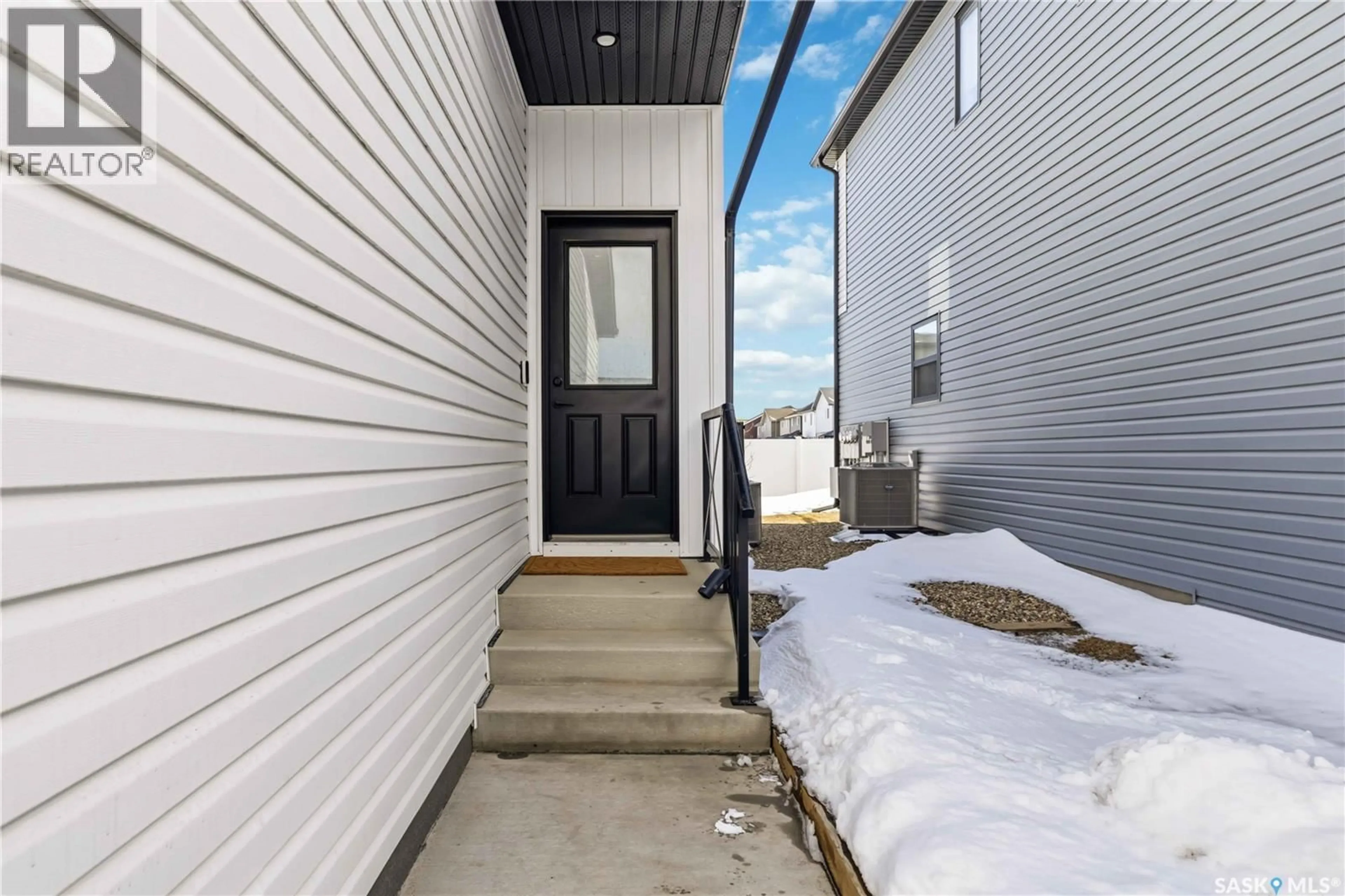 Indoor entryway for 26 625 DAGNONE CRESCENT, Saskatoon Saskatchewan S7V1K9