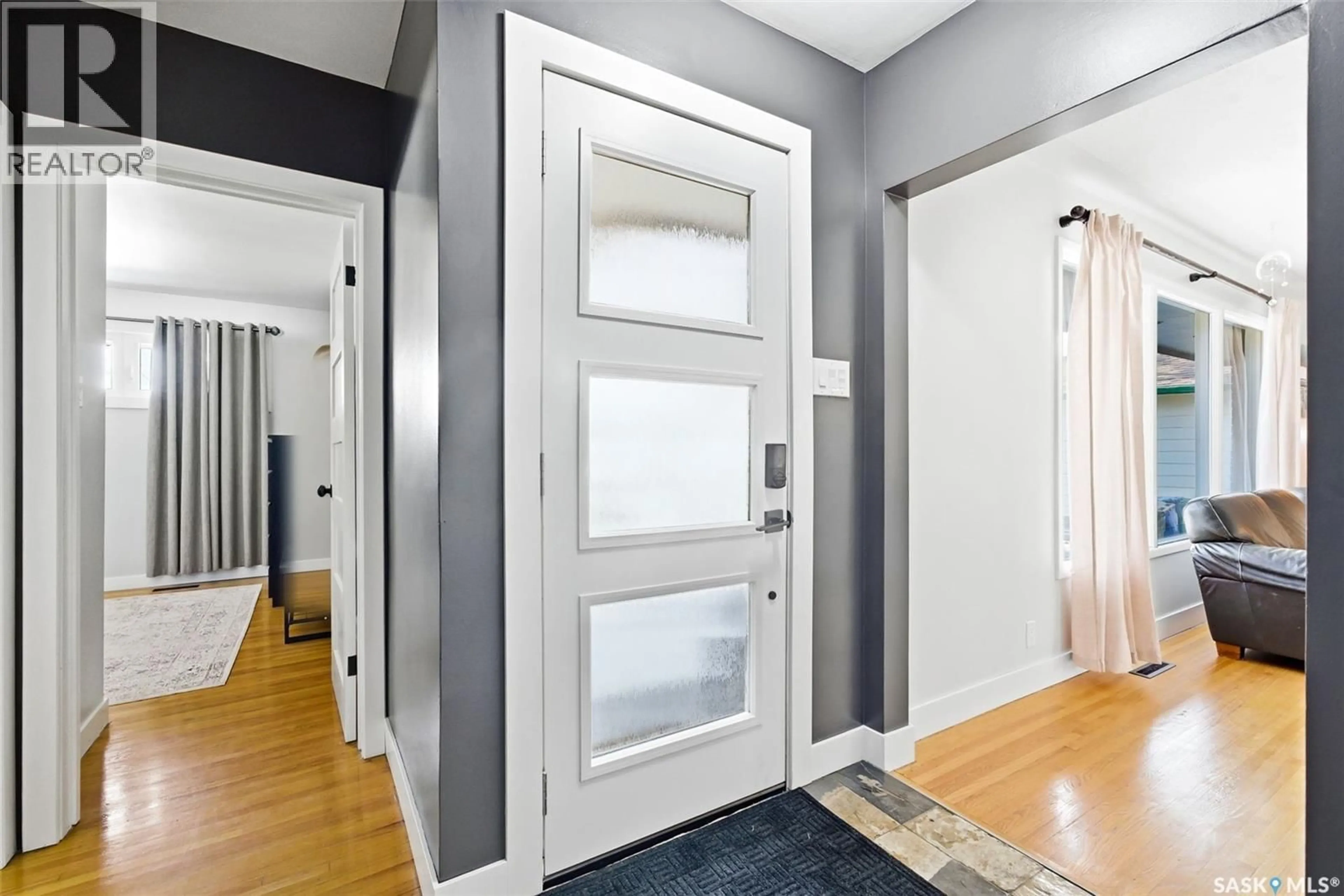 Indoor entryway for 30 MARSH CRESCENT, Regina Saskatchewan S4S5R4