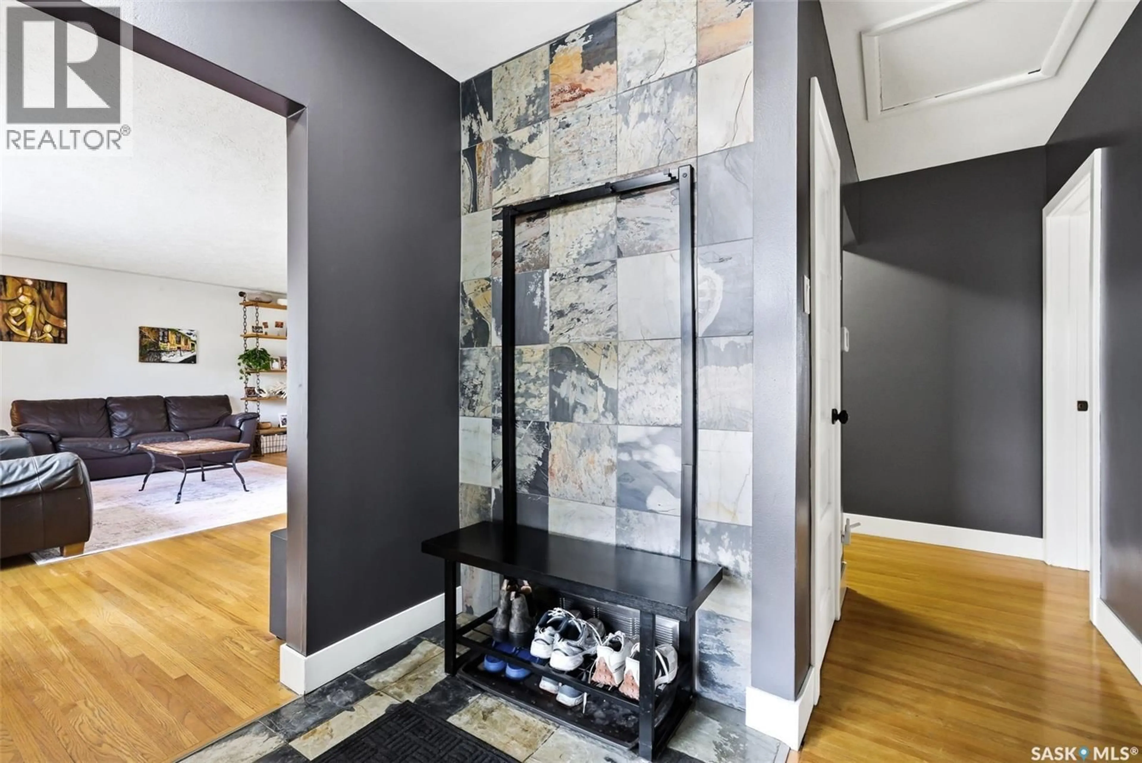 Indoor entryway for 30 MARSH CRESCENT, Regina Saskatchewan S4S5R4