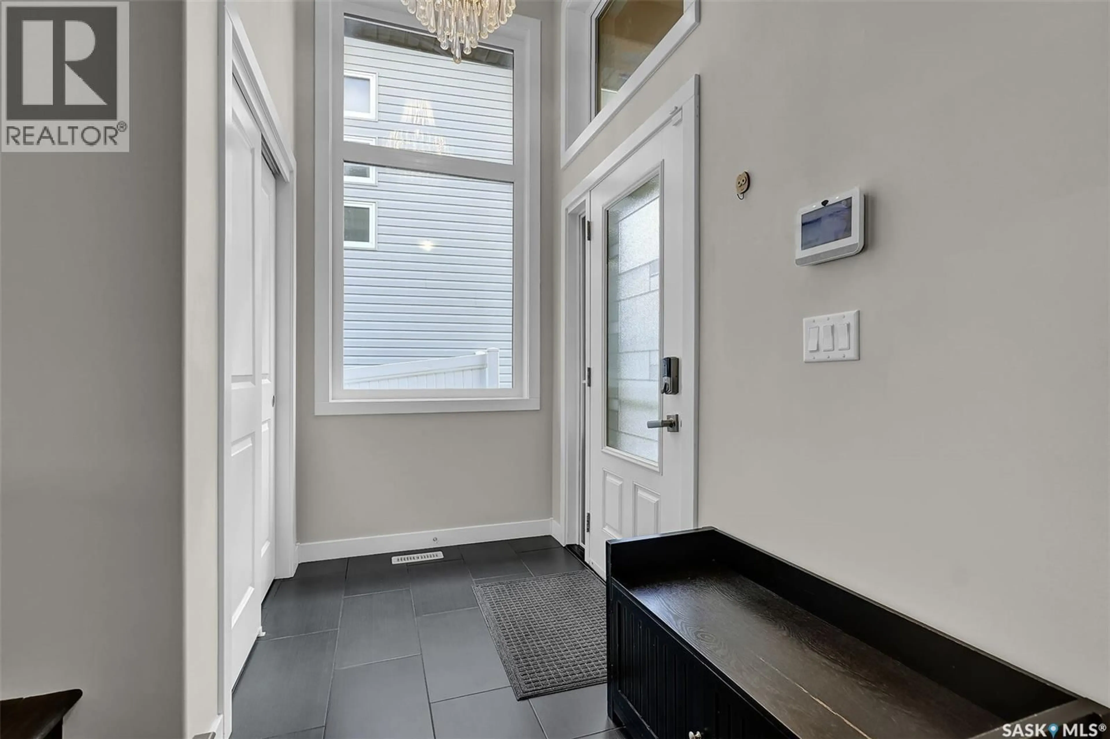 Indoor entryway for 4337 ALBULET DRIVE, Regina Saskatchewan S4W0L7