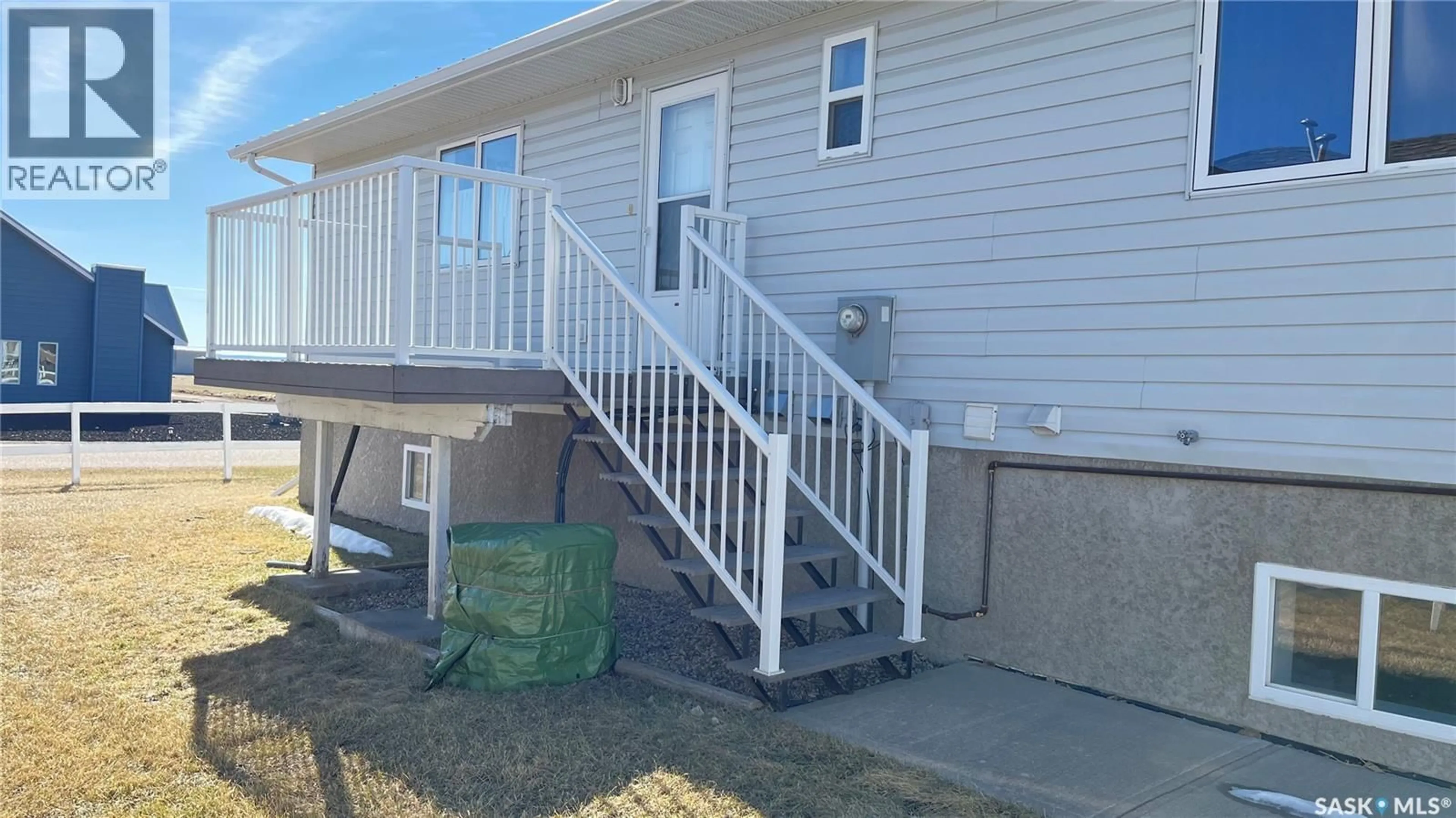 Home with vinyl exterior material, street for 215 LONSDALE STREET, Maple Creek Saskatchewan S0N1N0
