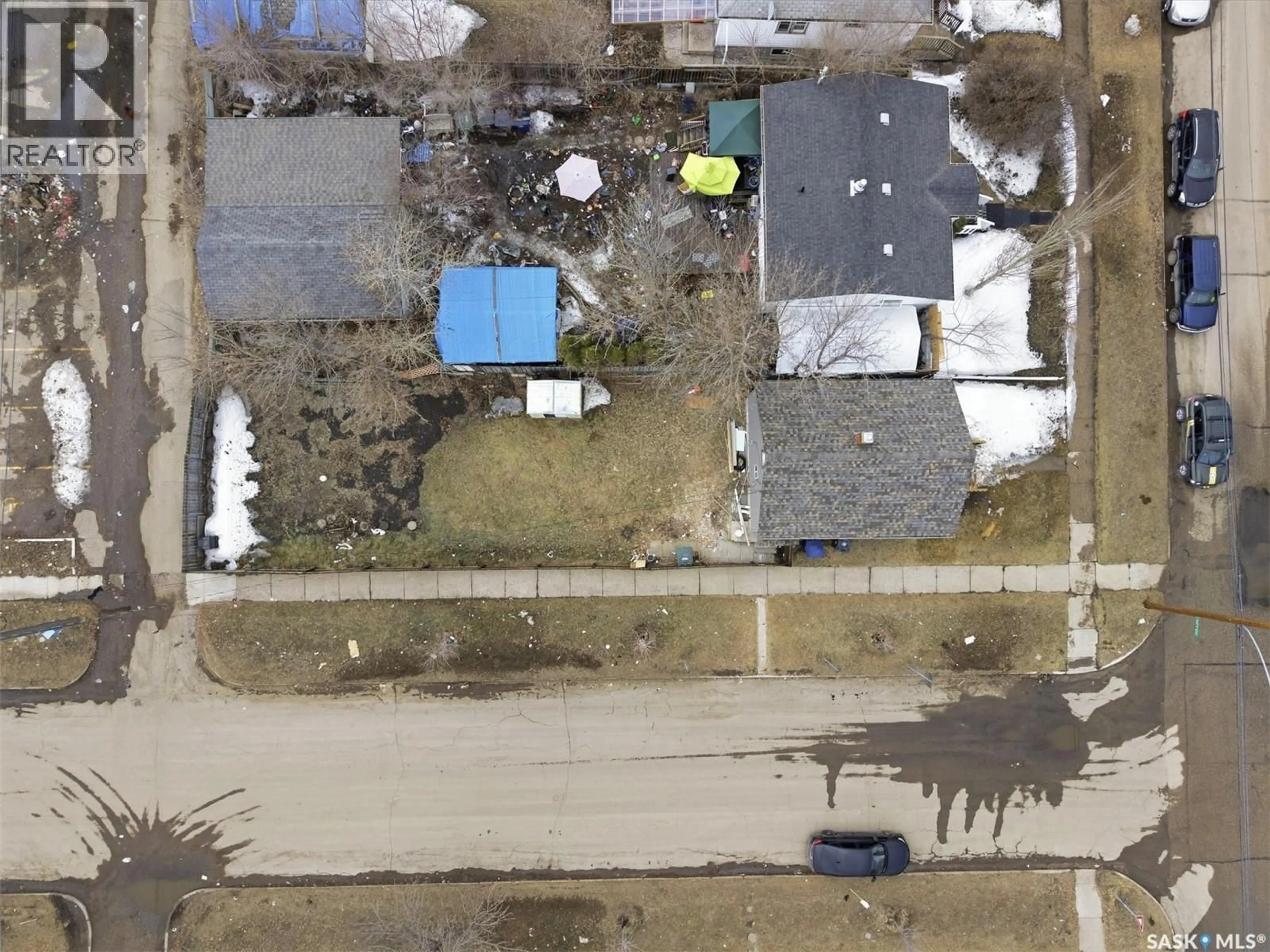 A pic from outside/outdoor area/front of a property/back of a property/a pic from drone, street for 1001 23RD STREET, Saskatoon Saskatchewan S7L0A6