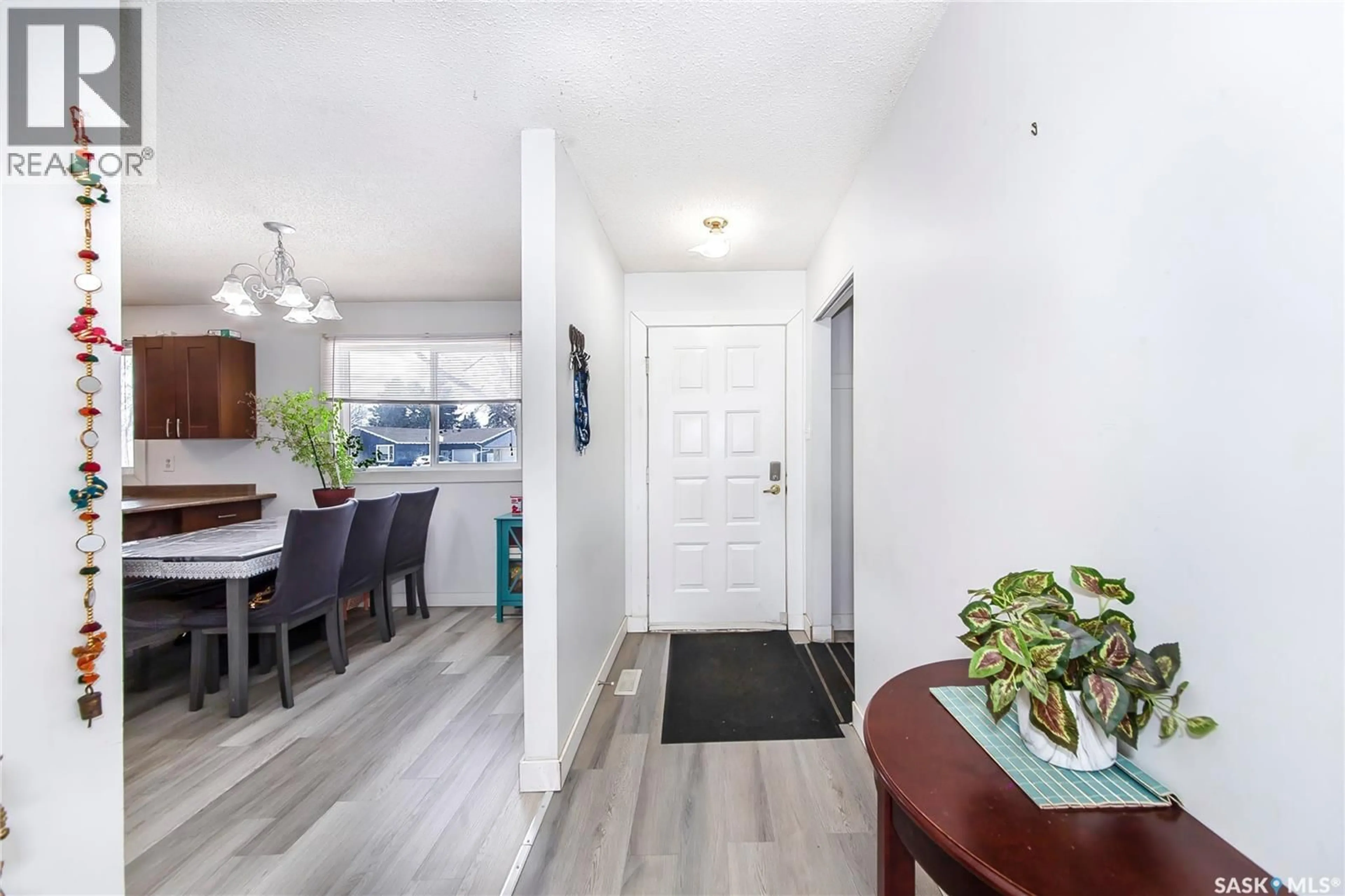Indoor entryway for 639 REDBERRY ROAD, Saskatoon Saskatchewan S7K4S4