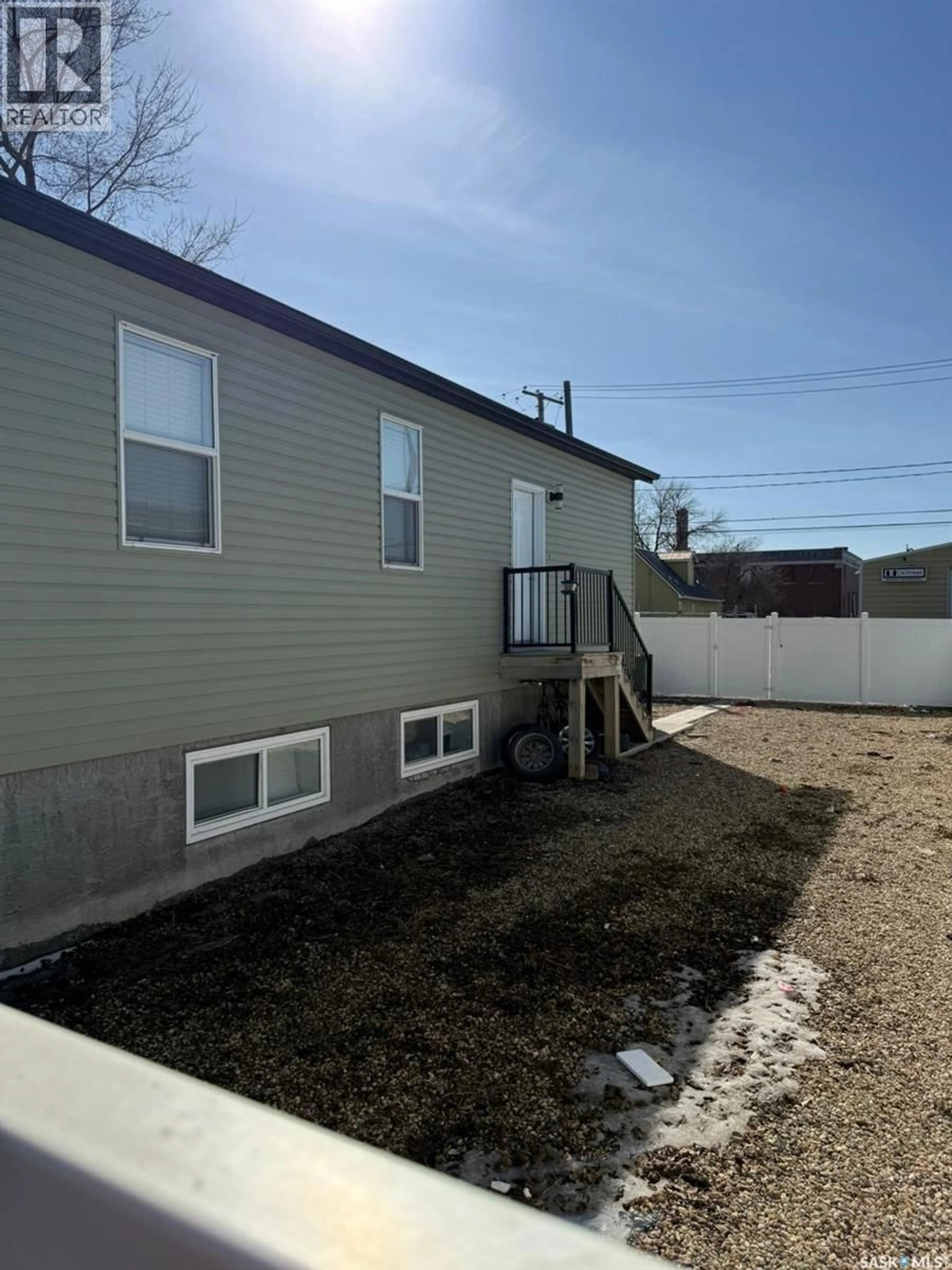Home with vinyl exterior material, street for 960 WALLACE STREET, Regina Saskatchewan S4N3Y5