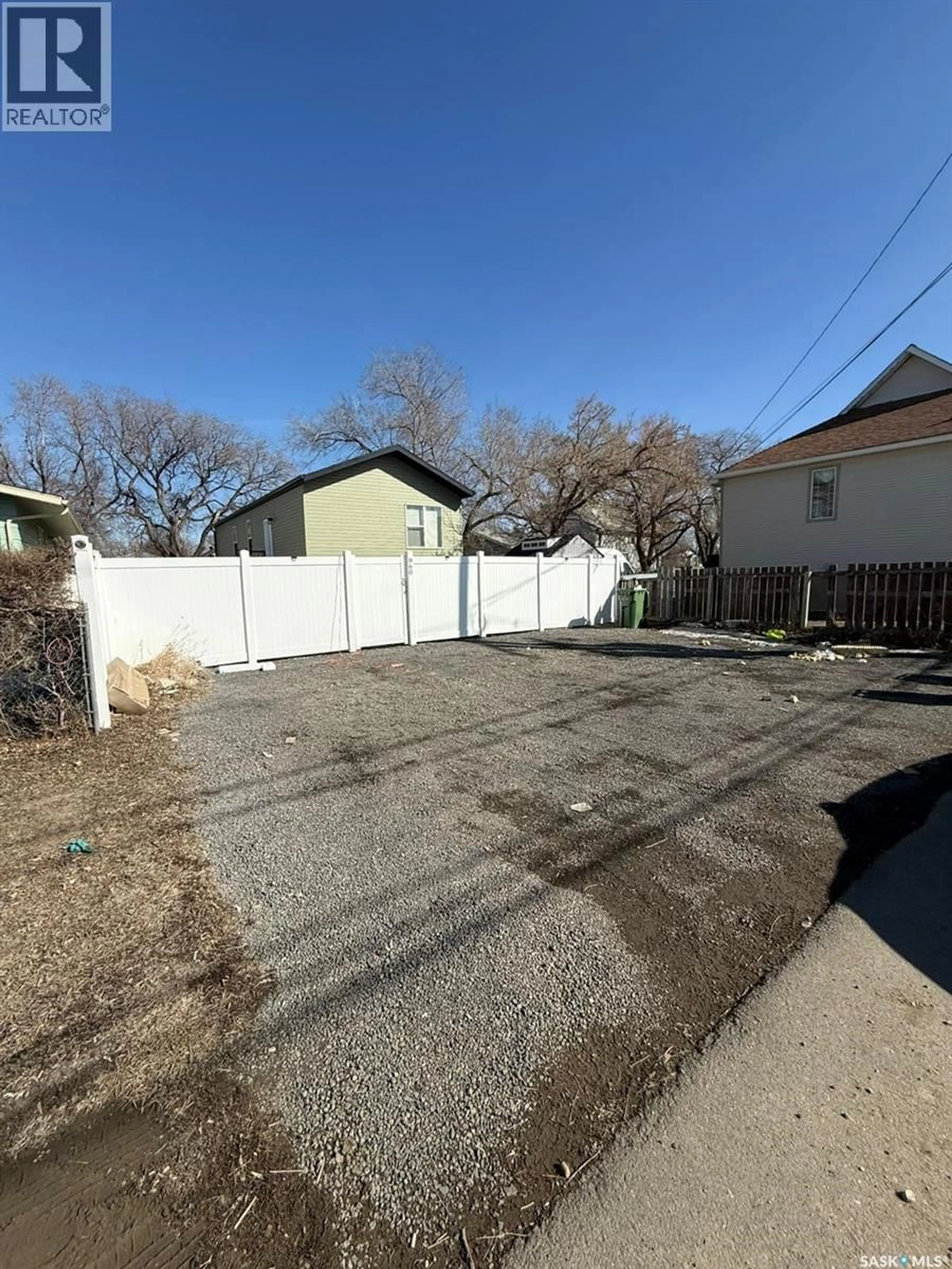 A pic from outside/outdoor area/front of a property/back of a property/a pic from drone, street for 960 WALLACE STREET, Regina Saskatchewan S4N3Y5
