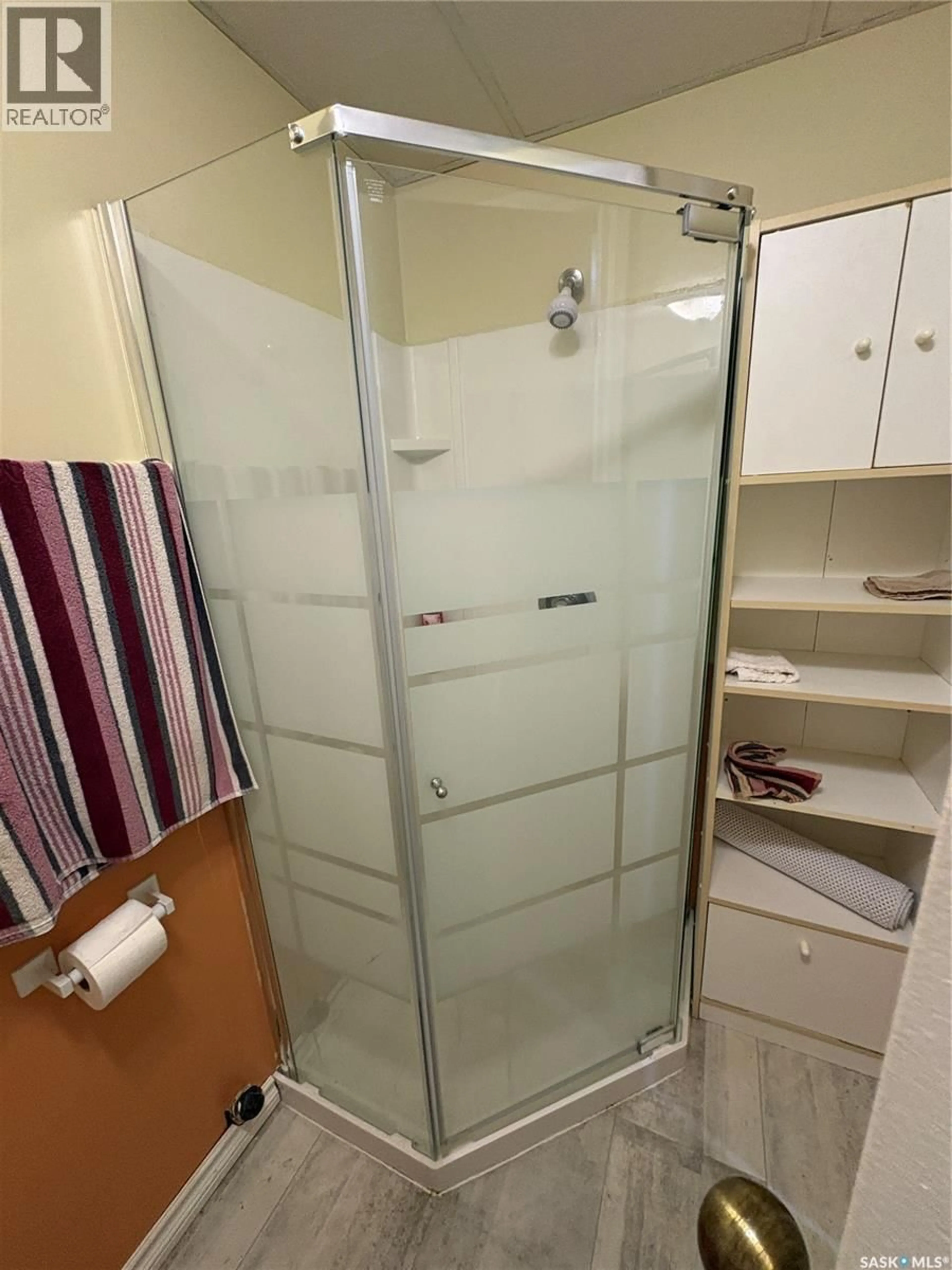 Standard bathroom, floor is not visible for 207 THIRD AVENUE, Kelvington Saskatchewan S0A1W0