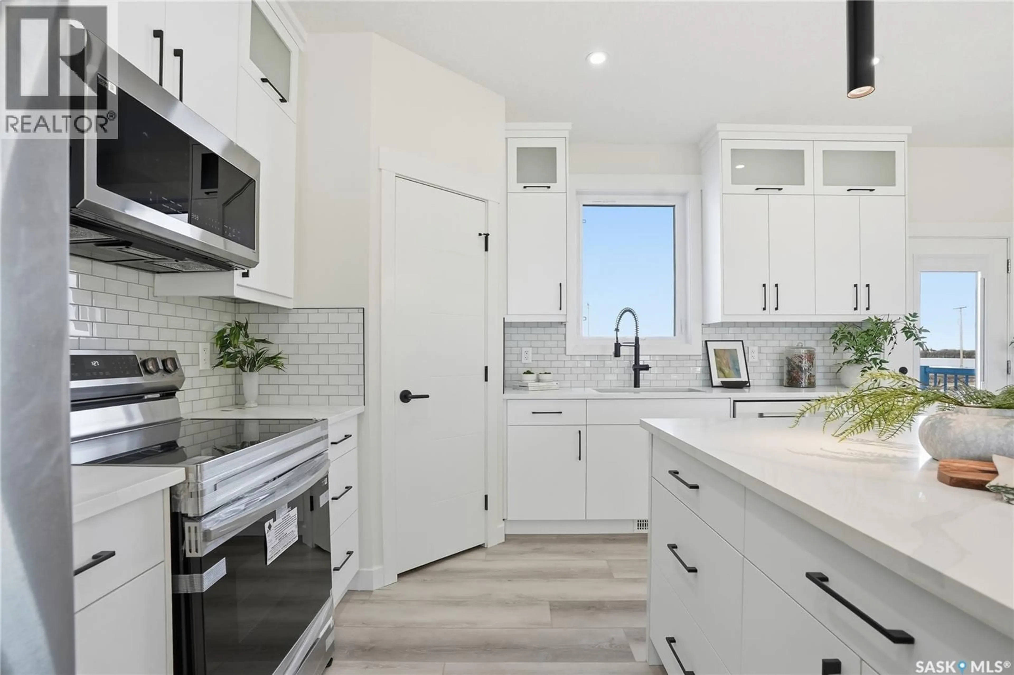 Open concept kitchen, ceramic/tile floor for 818 BALLESTEROS CRESCENT, Warman Saskatchewan S0K4S3