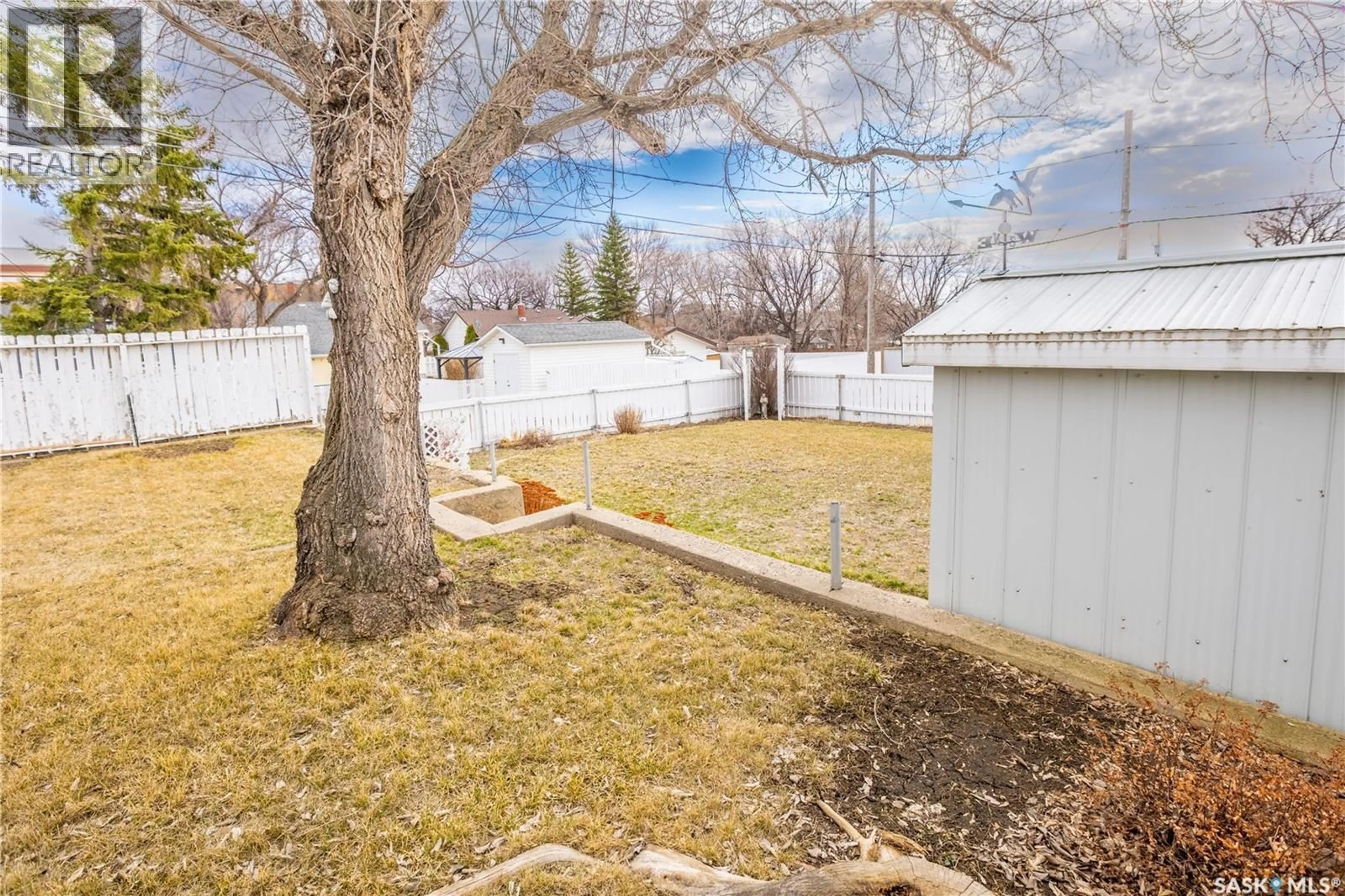 Unknown for 215 OXFORD STREET, Moose Jaw Saskatchewan S6H2N8