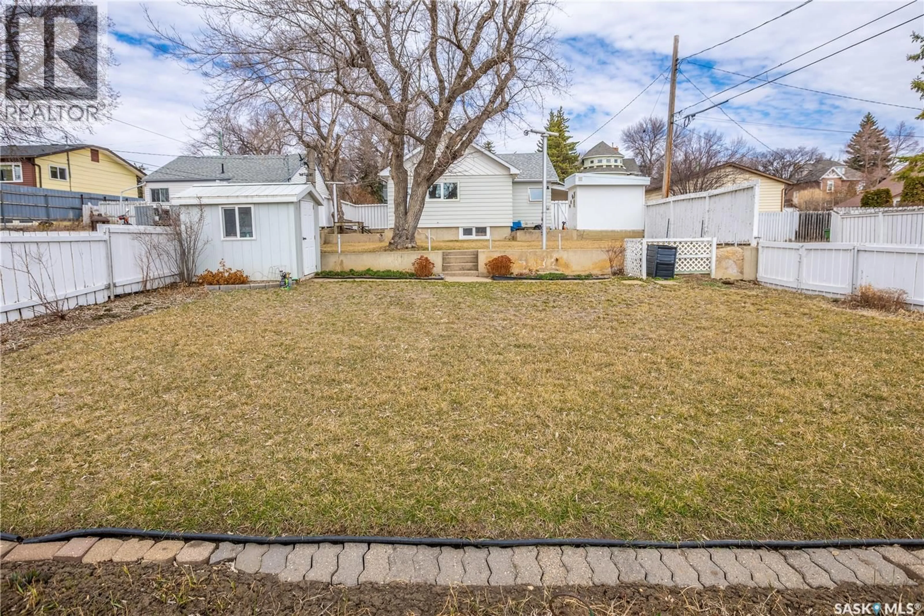 A pic from outside/outdoor area/front of a property/back of a property/a pic from drone, street for 215 OXFORD STREET, Moose Jaw Saskatchewan S6H2N8