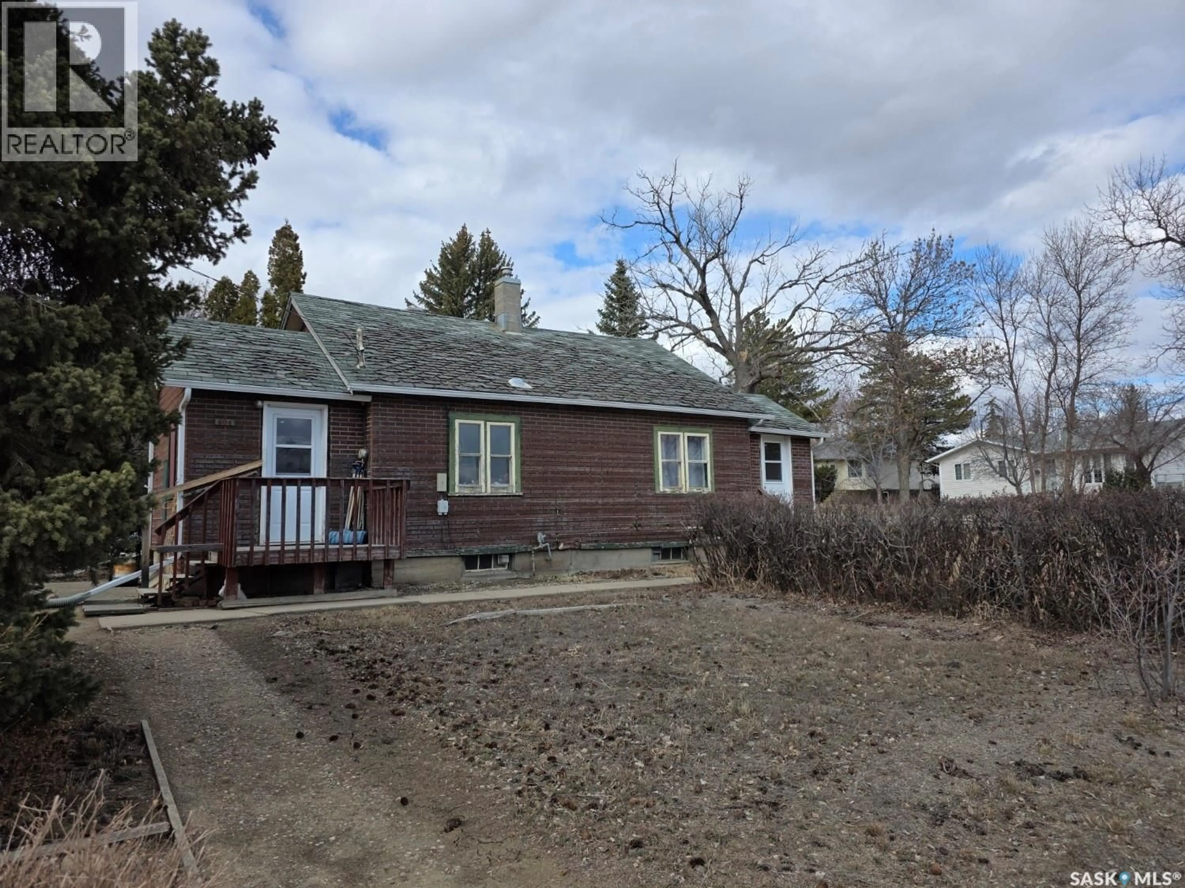 A pic from outside/outdoor area/front of a property/back of a property/a pic from drone, unknown for 604 3RD AVENUE, Swift Current Saskatchewan S9H0S9