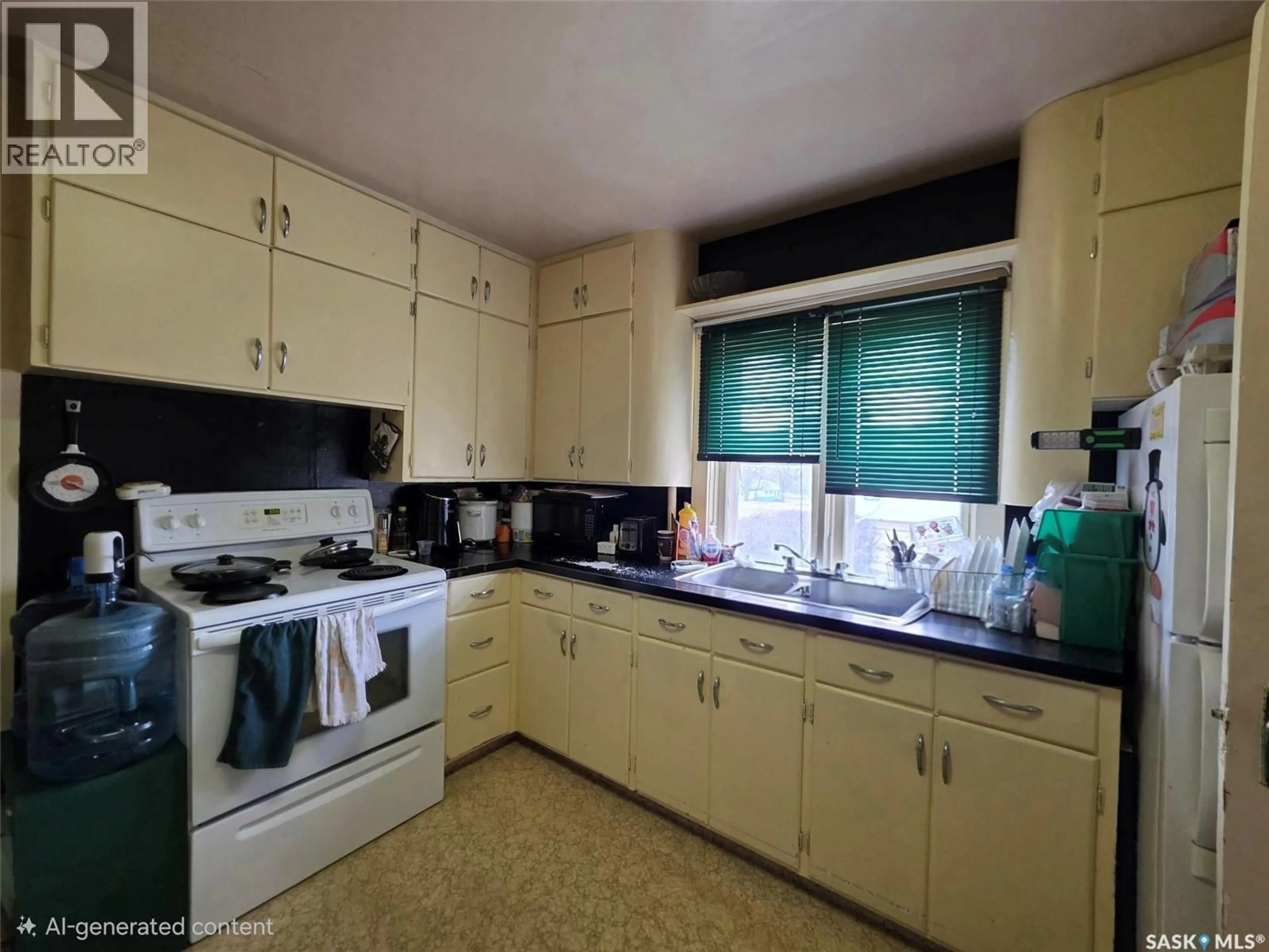 Standard kitchen, unknown for 604 3RD AVENUE, Swift Current Saskatchewan S9H0S9