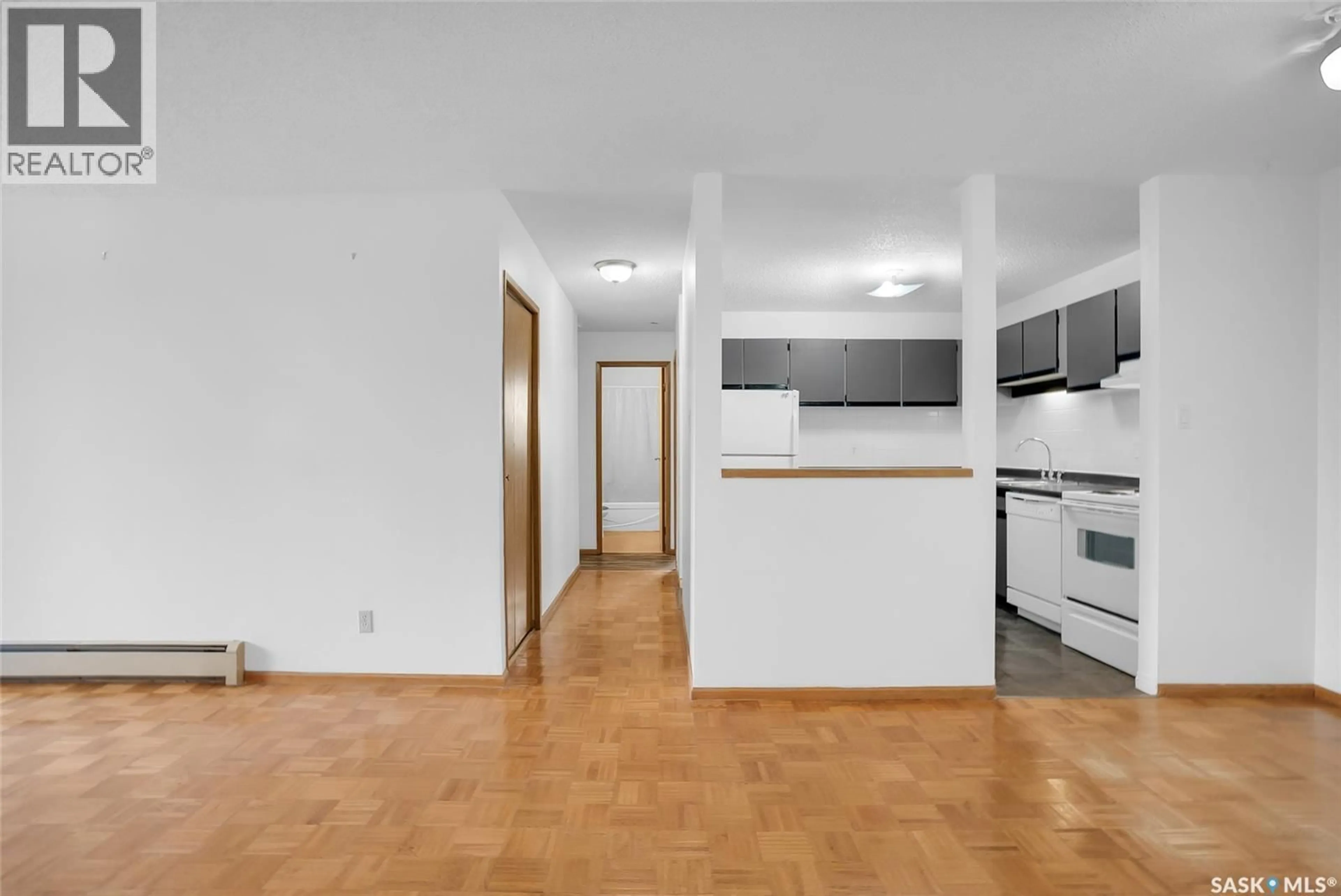 Standard kitchen, unknown for 385 - 304 KINGSMERE BOULEVARD, Saskatoon Saskatchewan S7J4J6