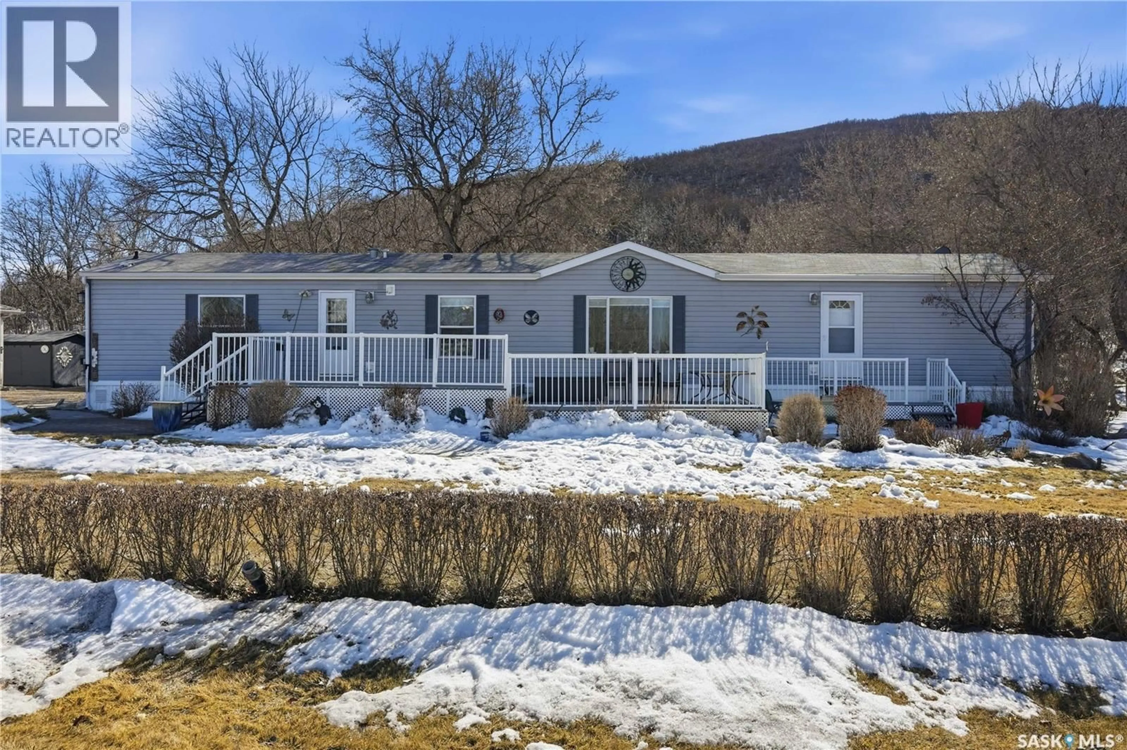 A pic from outside/outdoor area/front of a property/back of a property/a pic from drone, mountain view for CATHERINE ROAD, Katepwa Beach Saskatchewan S0G2Y0