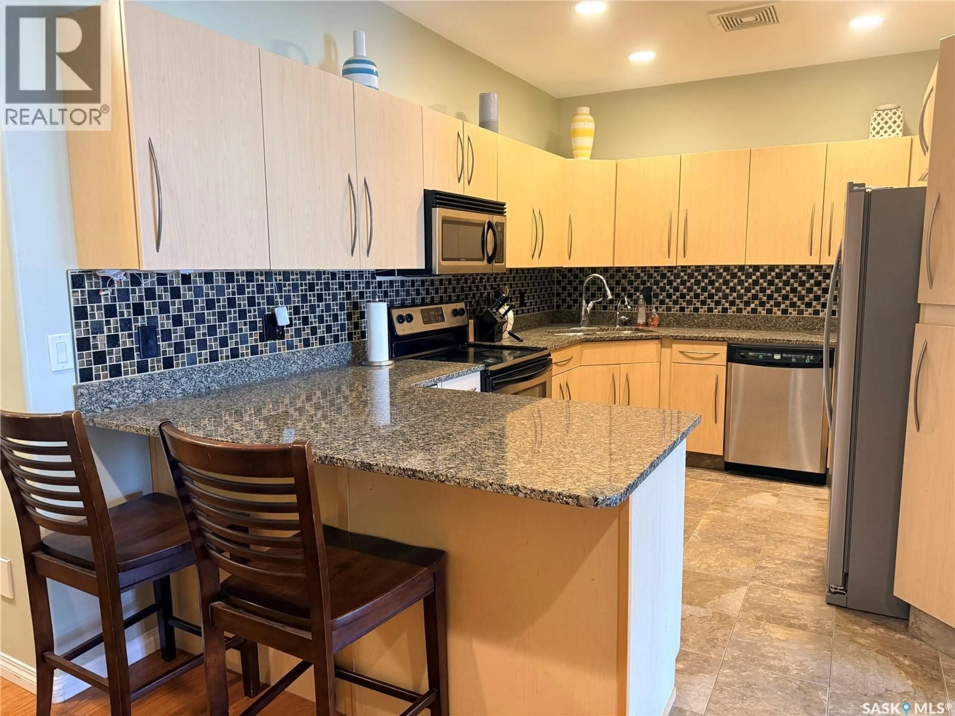 Open concept kitchen, ceramic/tile floor for 1901 - 1207 VICTORIA AVENUE, Regina Saskatchewan S4P3R4