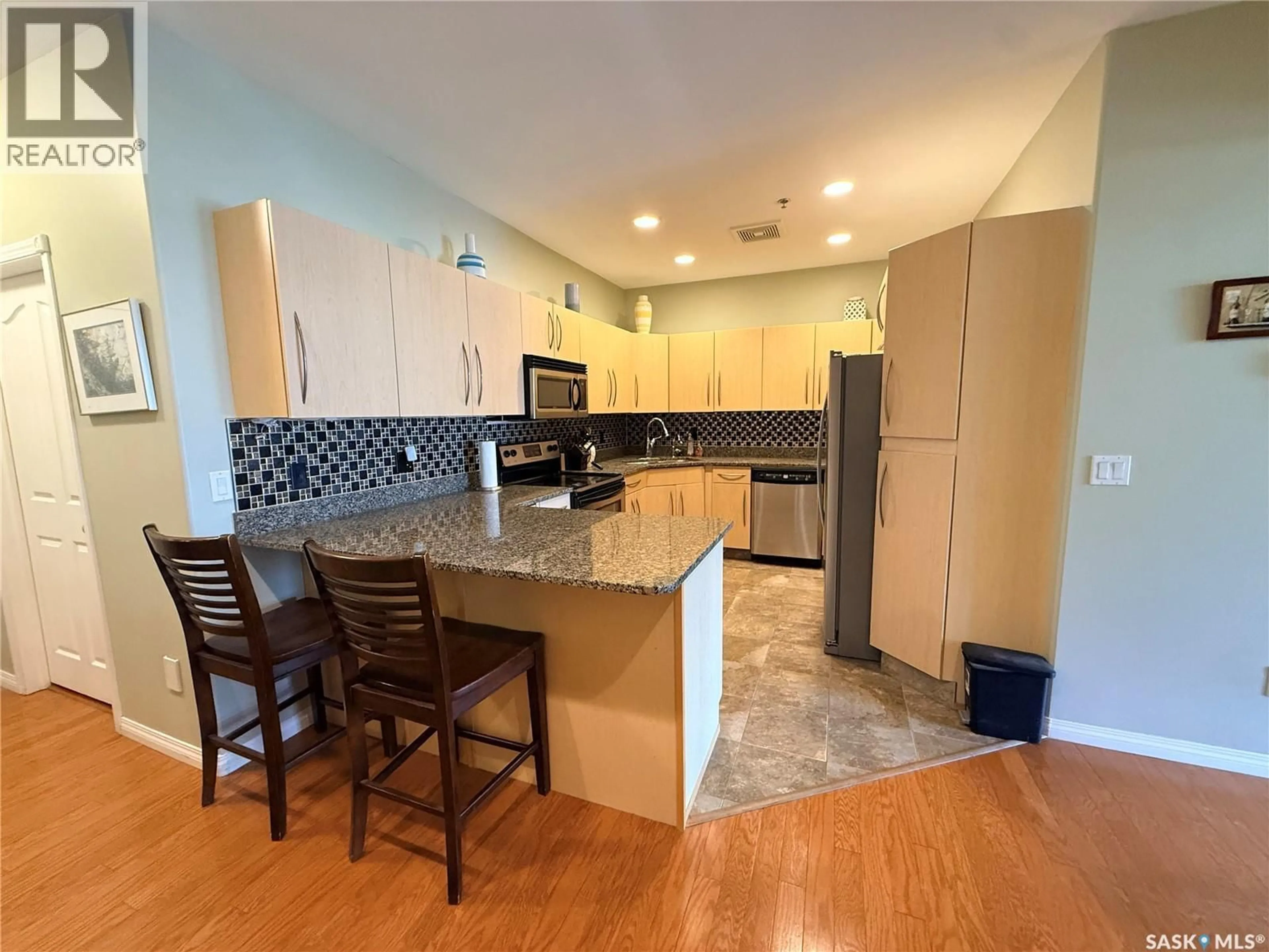 Open concept kitchen, unknown for 1901 - 1207 VICTORIA AVENUE, Regina Saskatchewan S4P3R4