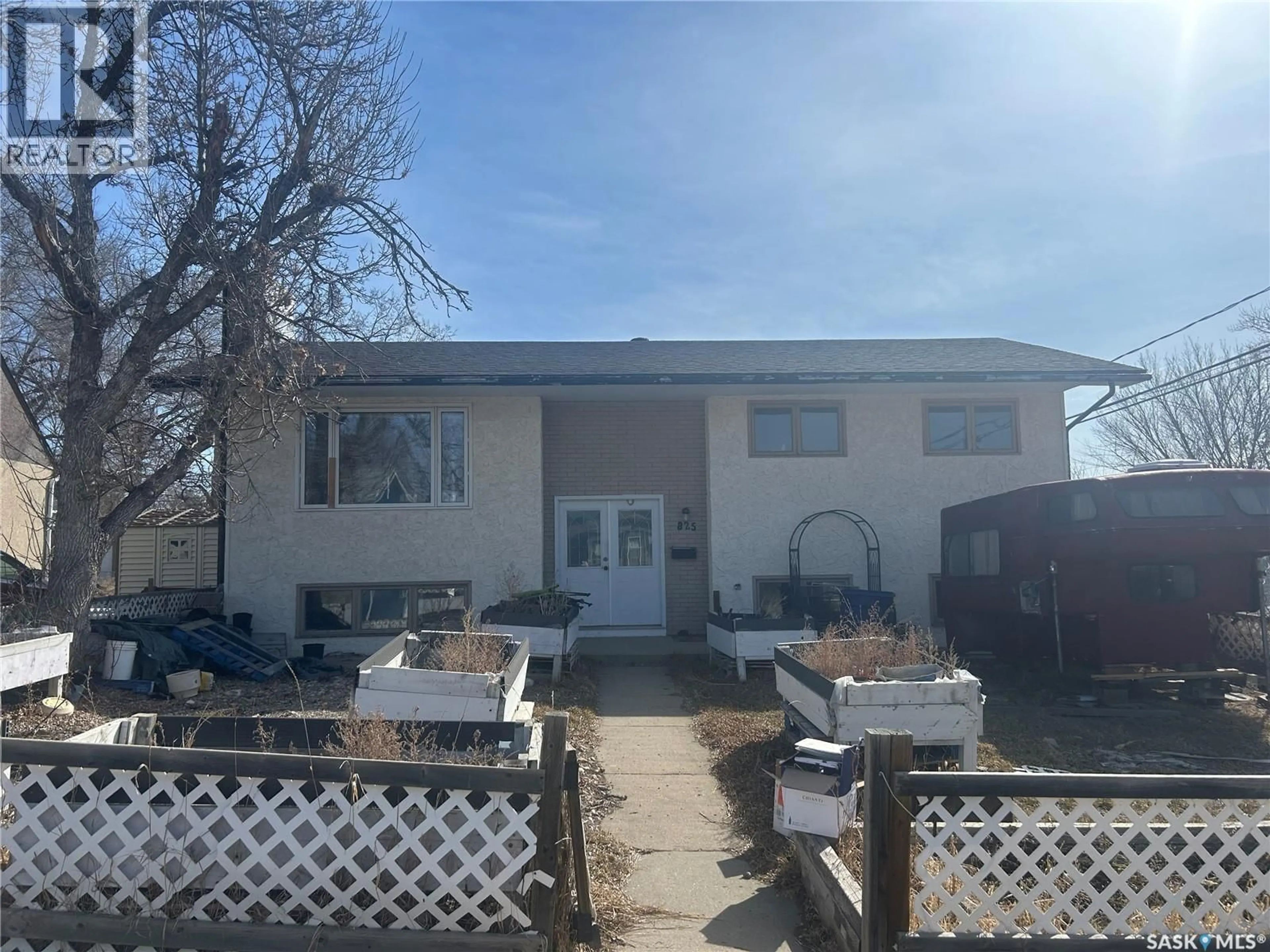 A pic from outside/outdoor area/front of a property/back of a property/a pic from drone, unknown for 825 7TH AVENUE, Moose Jaw Saskatchewan S6H4C1