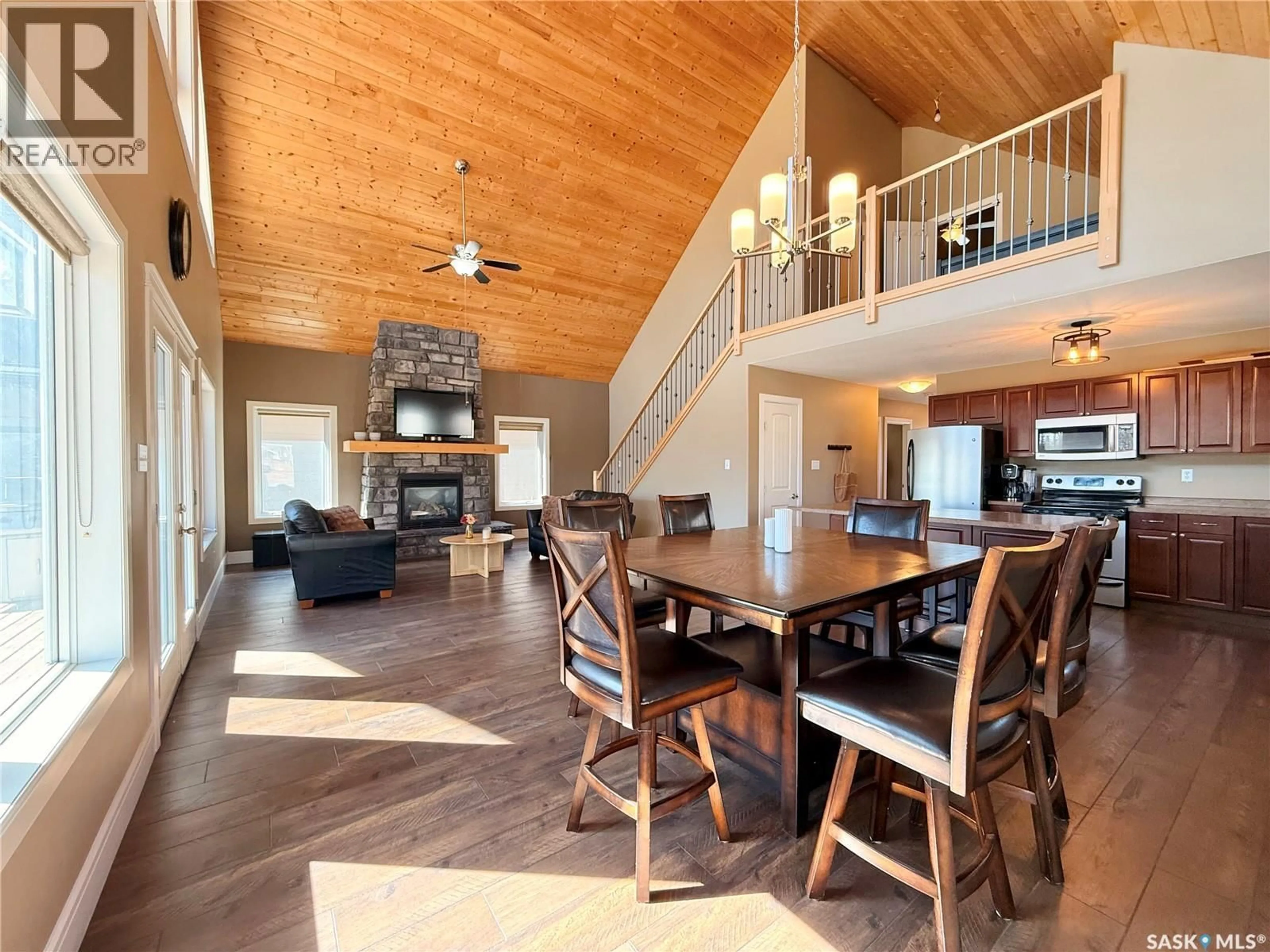 Open concept kitchen, wood/laminate floor for 524 VIVIAN BAY, Coteau Rm No. 255 Saskatchewan S0L0G0