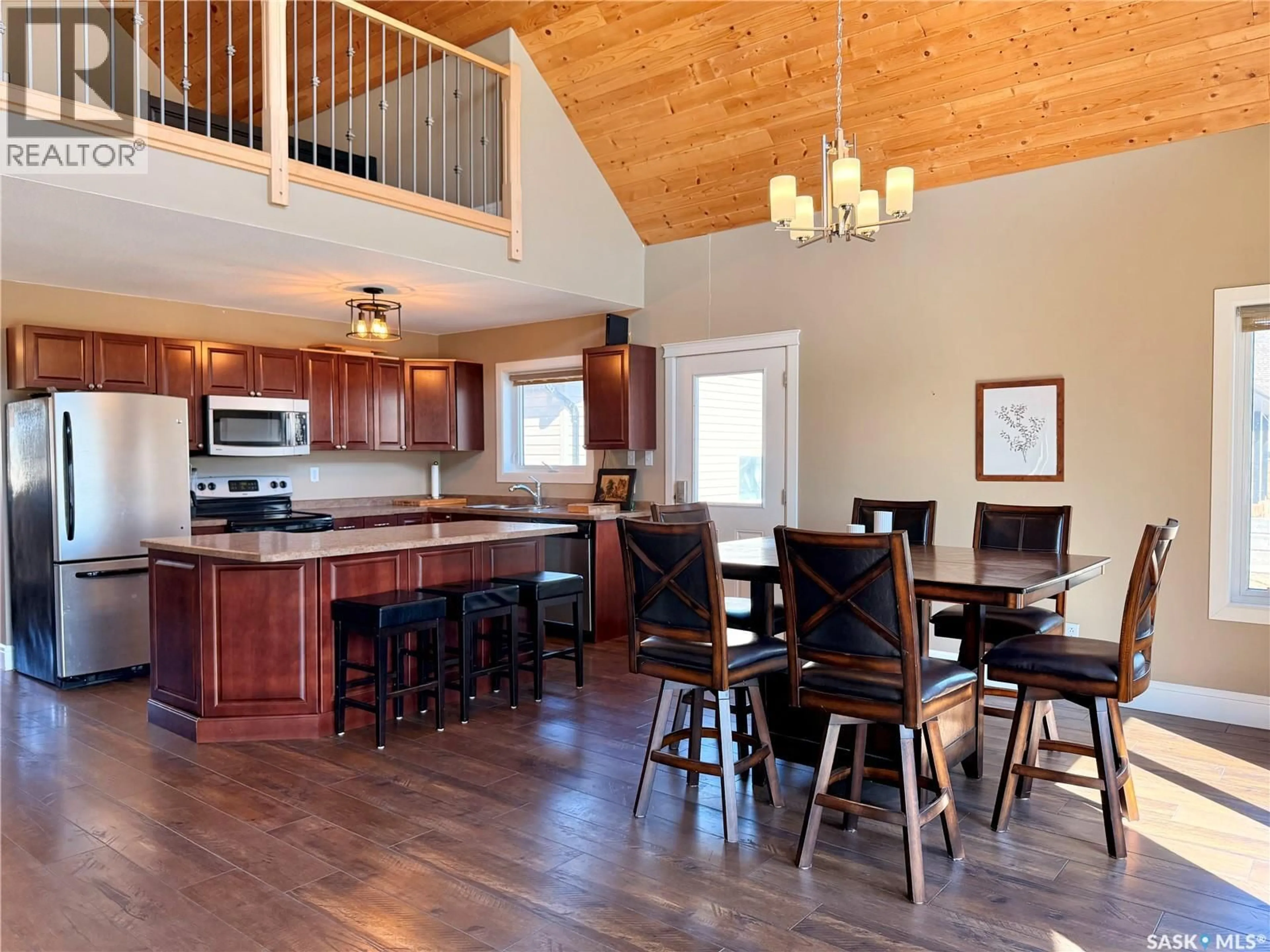 Open concept kitchen, wood/laminate floor for 524 VIVIAN BAY, Coteau Rm No. 255 Saskatchewan S0L0G0