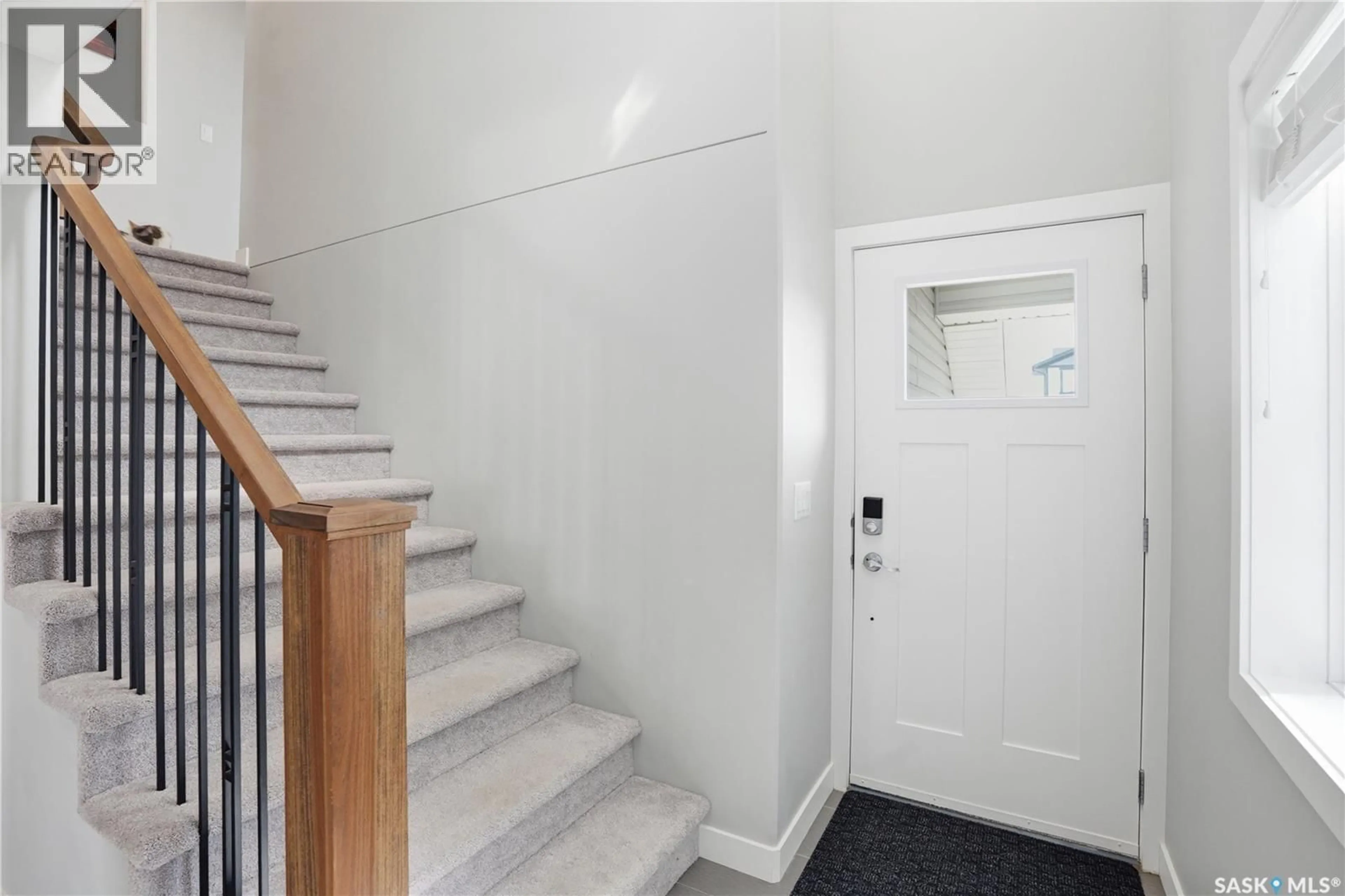 Indoor foyer for 429 GERMAIN MANOR, Saskatoon Saskatchewan S7V0V1