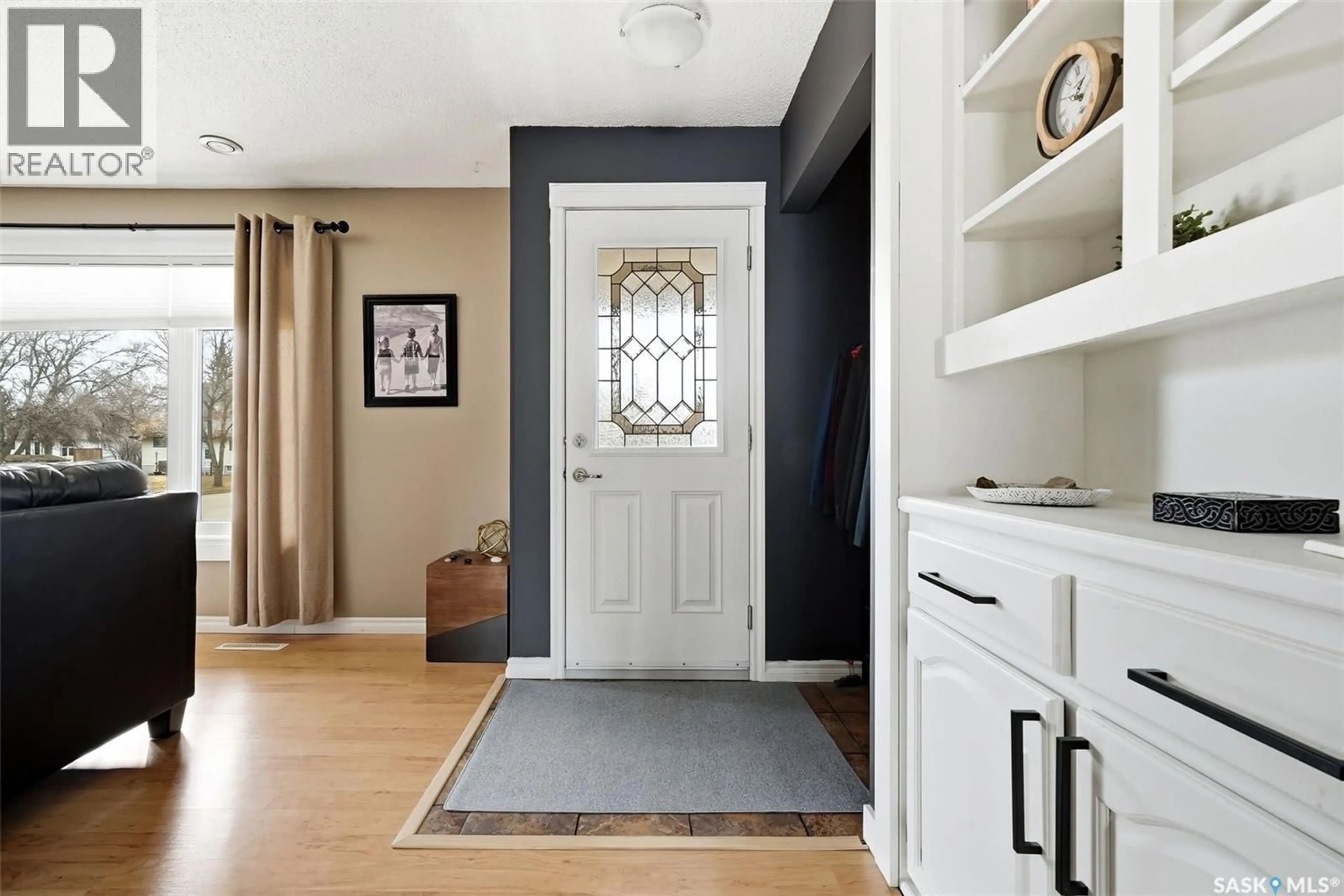 Indoor entryway for 504 11TH STREET, Weyburn Saskatchewan S4H1J9