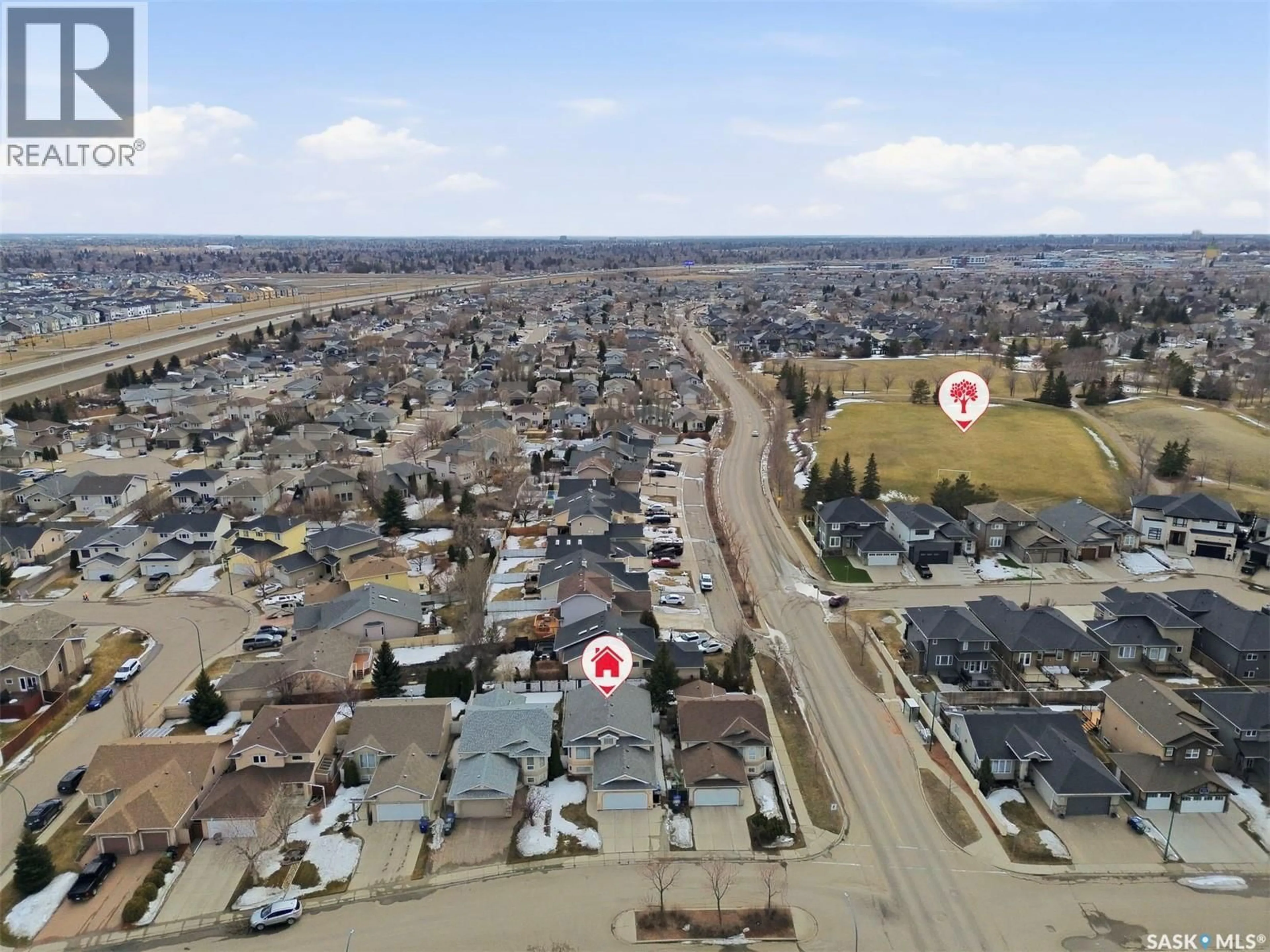 A pic from outside/outdoor area/front of a property/back of a property/a pic from drone, street for 106 LASHYN COVE, Saskatoon Saskatchewan S7N4S2