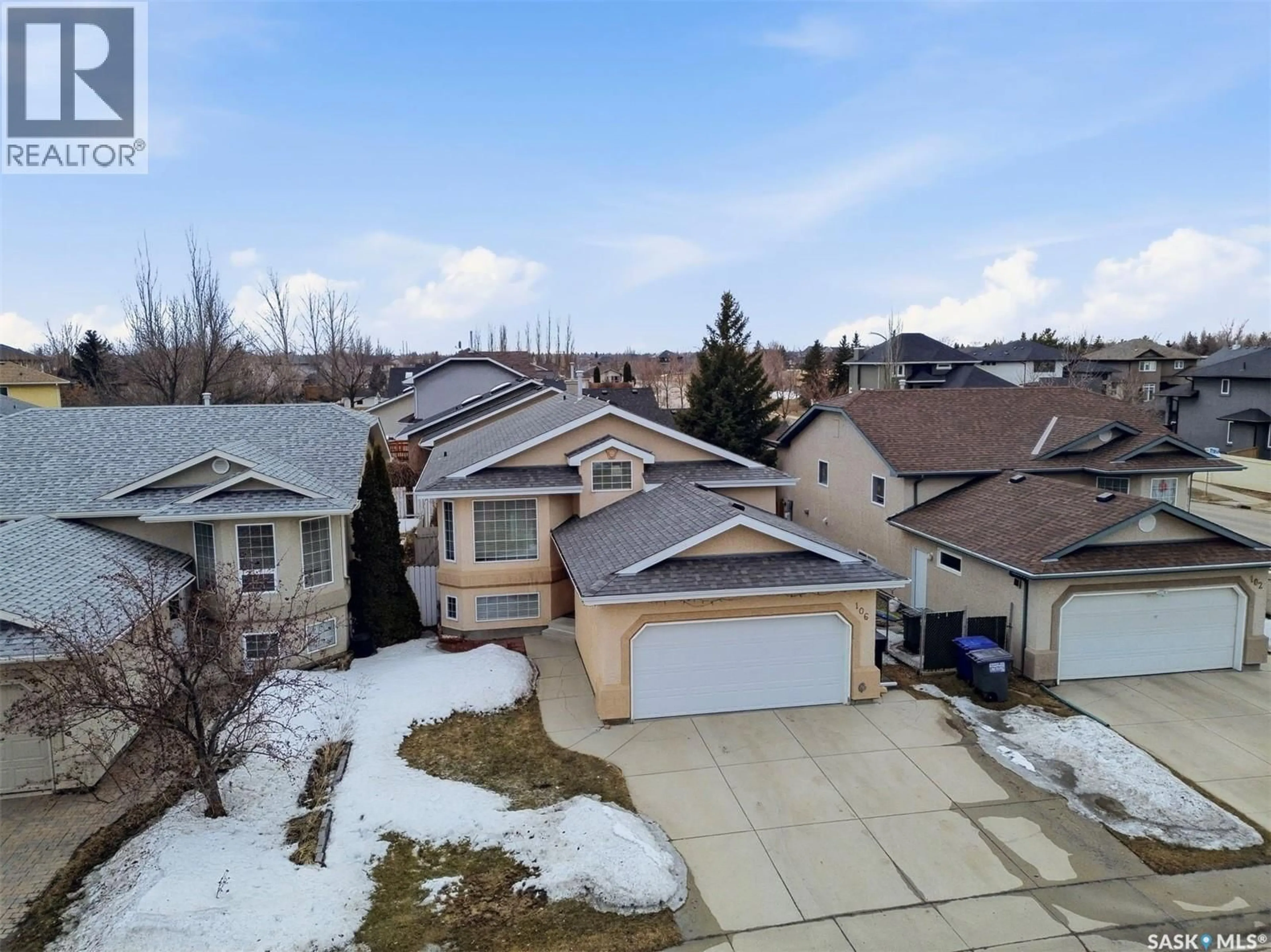 A pic from outside/outdoor area/front of a property/back of a property/a pic from drone, street for 106 LASHYN COVE, Saskatoon Saskatchewan S7N4S2