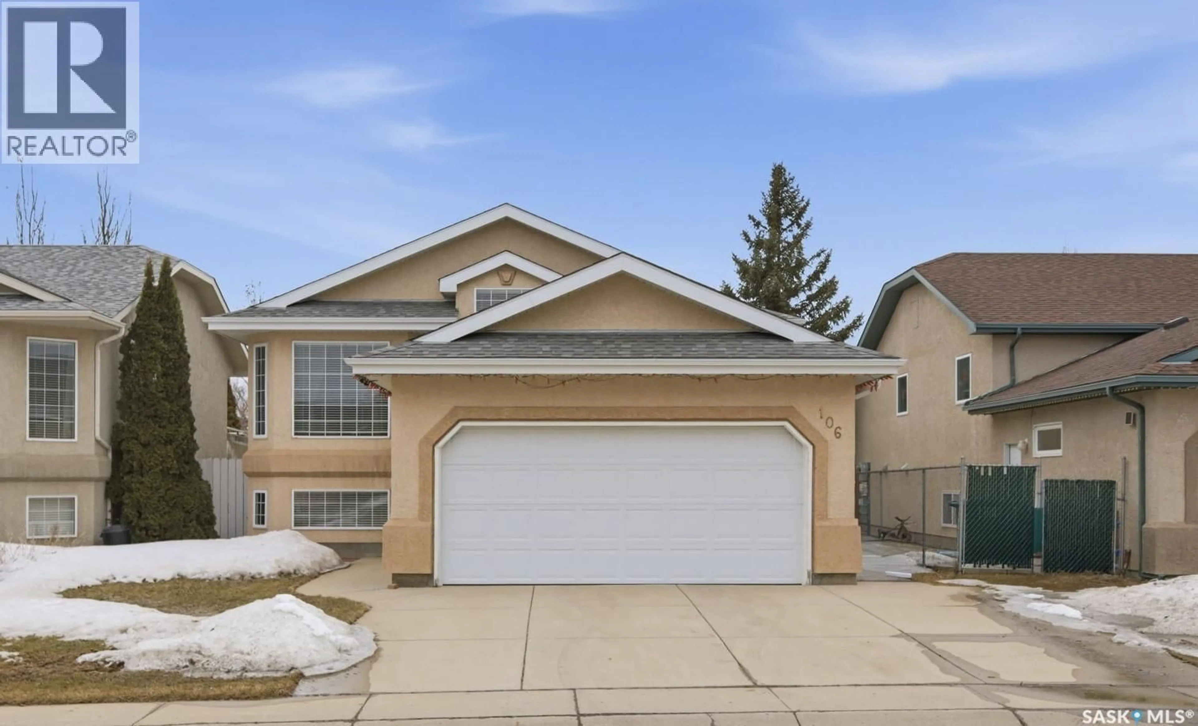 Home with vinyl exterior material, street for 106 LASHYN COVE, Saskatoon Saskatchewan S7N4S2