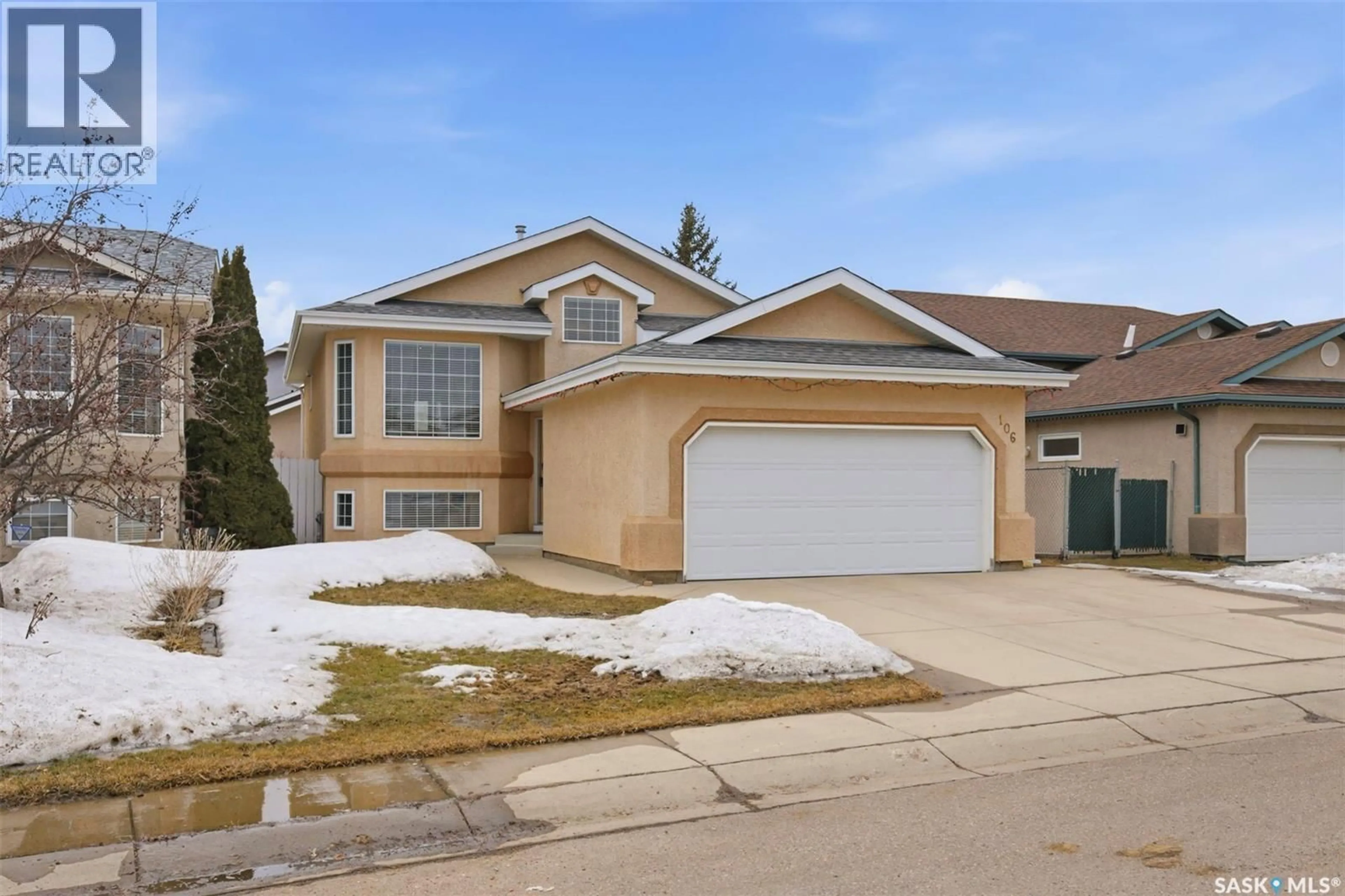 Home with vinyl exterior material, street for 106 LASHYN COVE, Saskatoon Saskatchewan S7N4S2