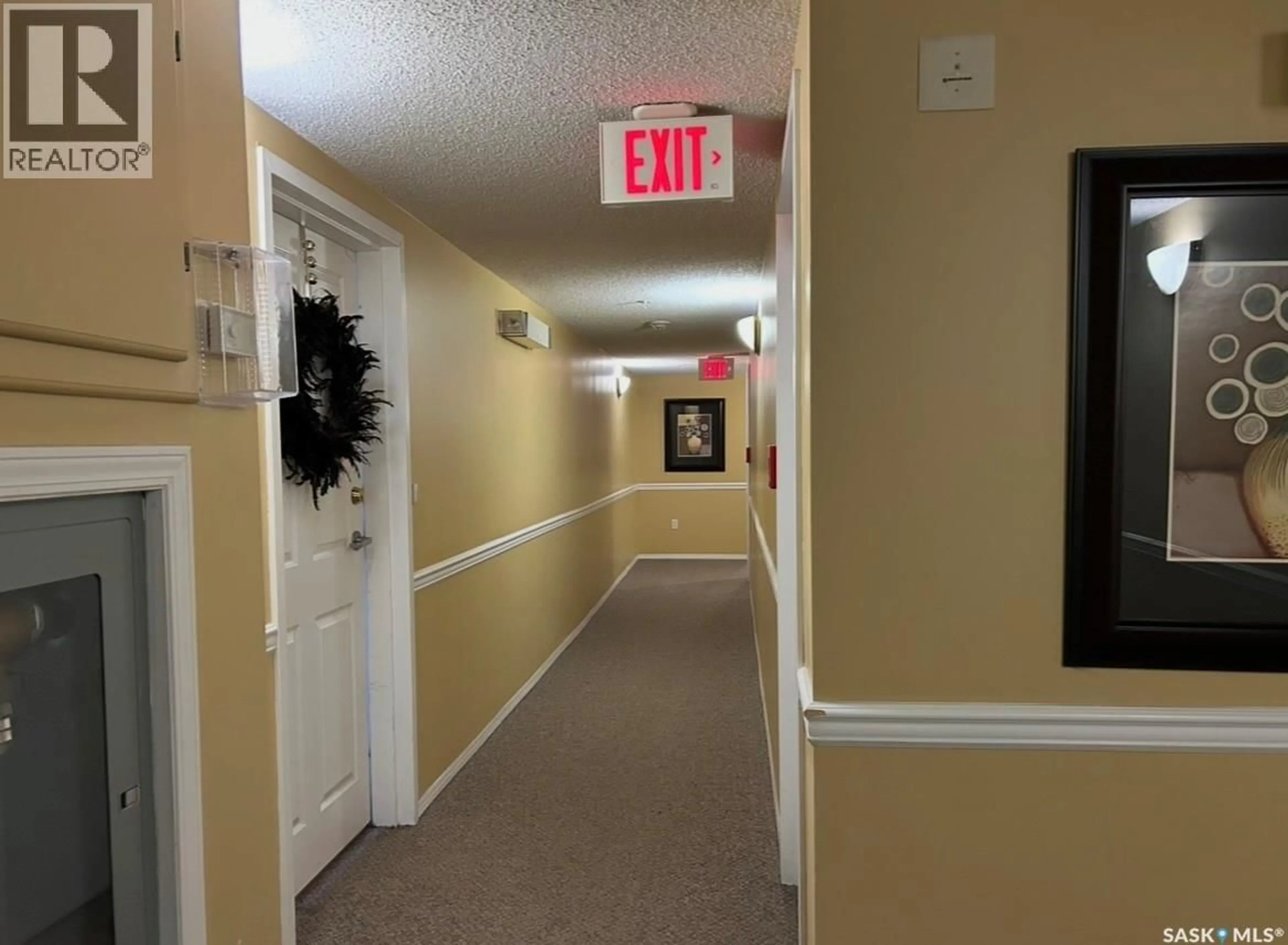 Indoor foyer for 208 - 1637 1ST STREET, Estevan Saskatchewan S4A2X4