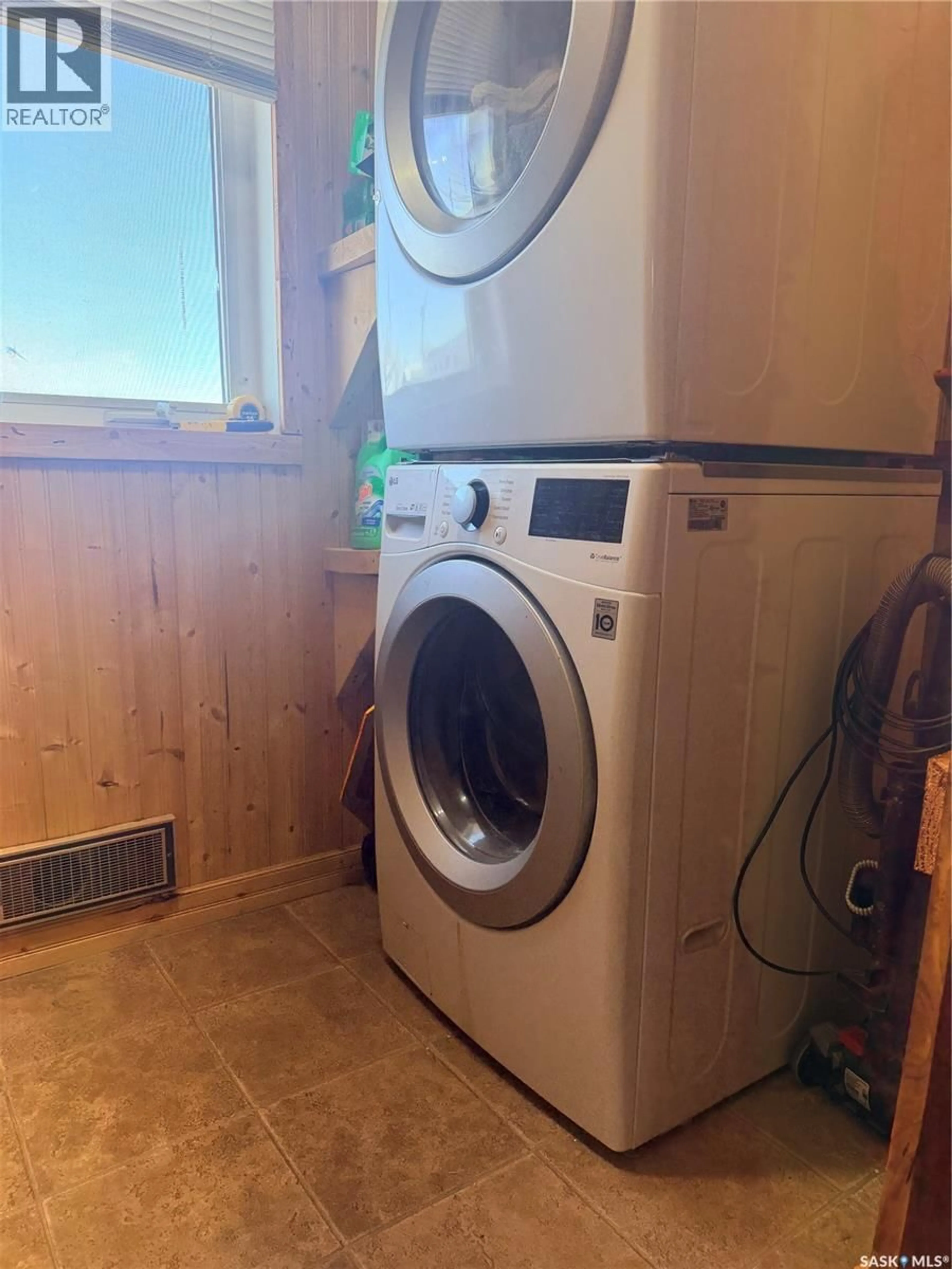 Laundry room for MEZZO ACREAGE GRID ROAD, Tompkins Saskatchewan S0N2S0