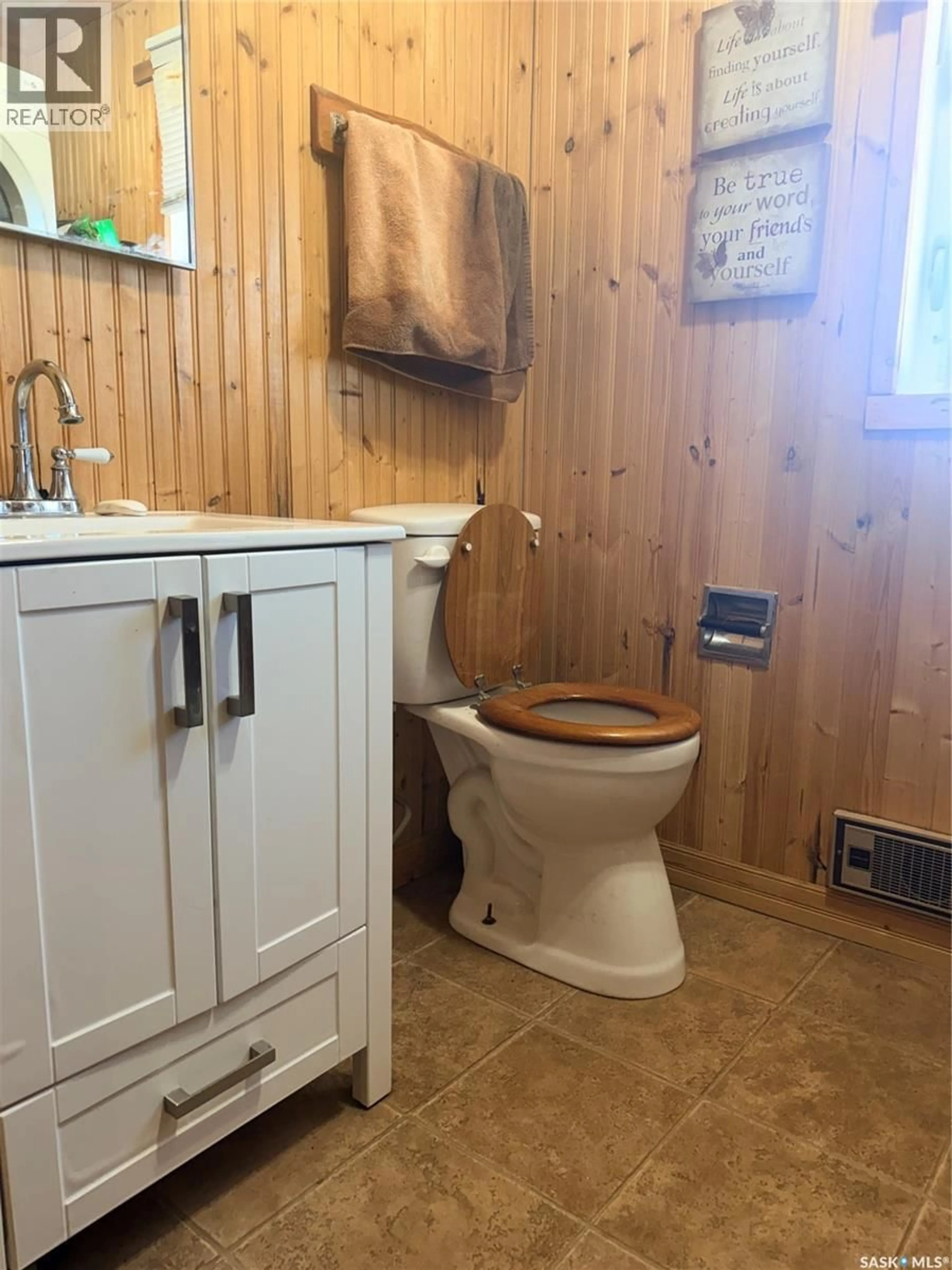 Standard bathroom, unknown for MEZZO ACREAGE GRID ROAD, Tompkins Saskatchewan S0N2S0
