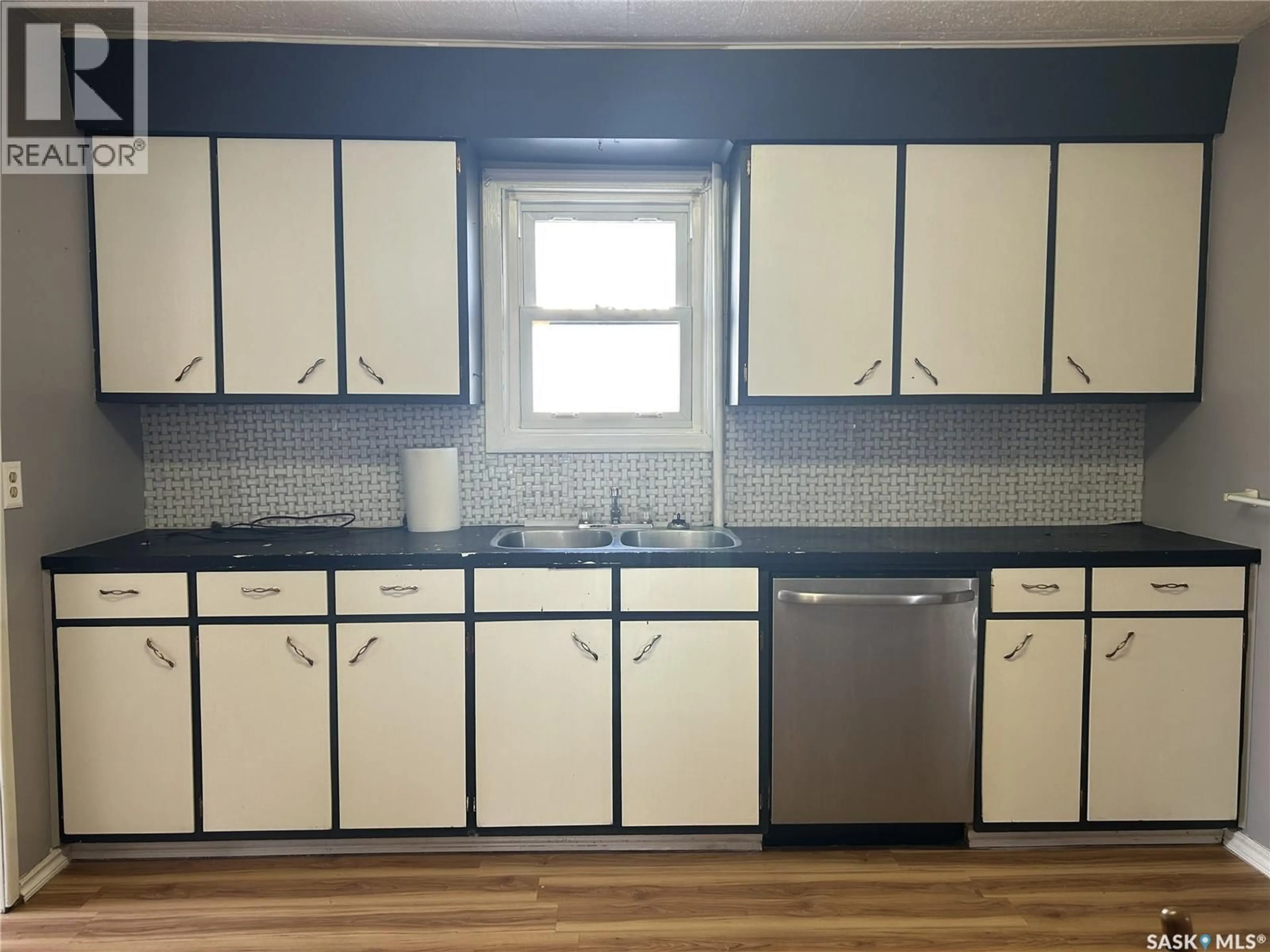 Standard kitchen, unknown for 512 RAILWAY AVENUE, Lampman Saskatchewan S0C1N0