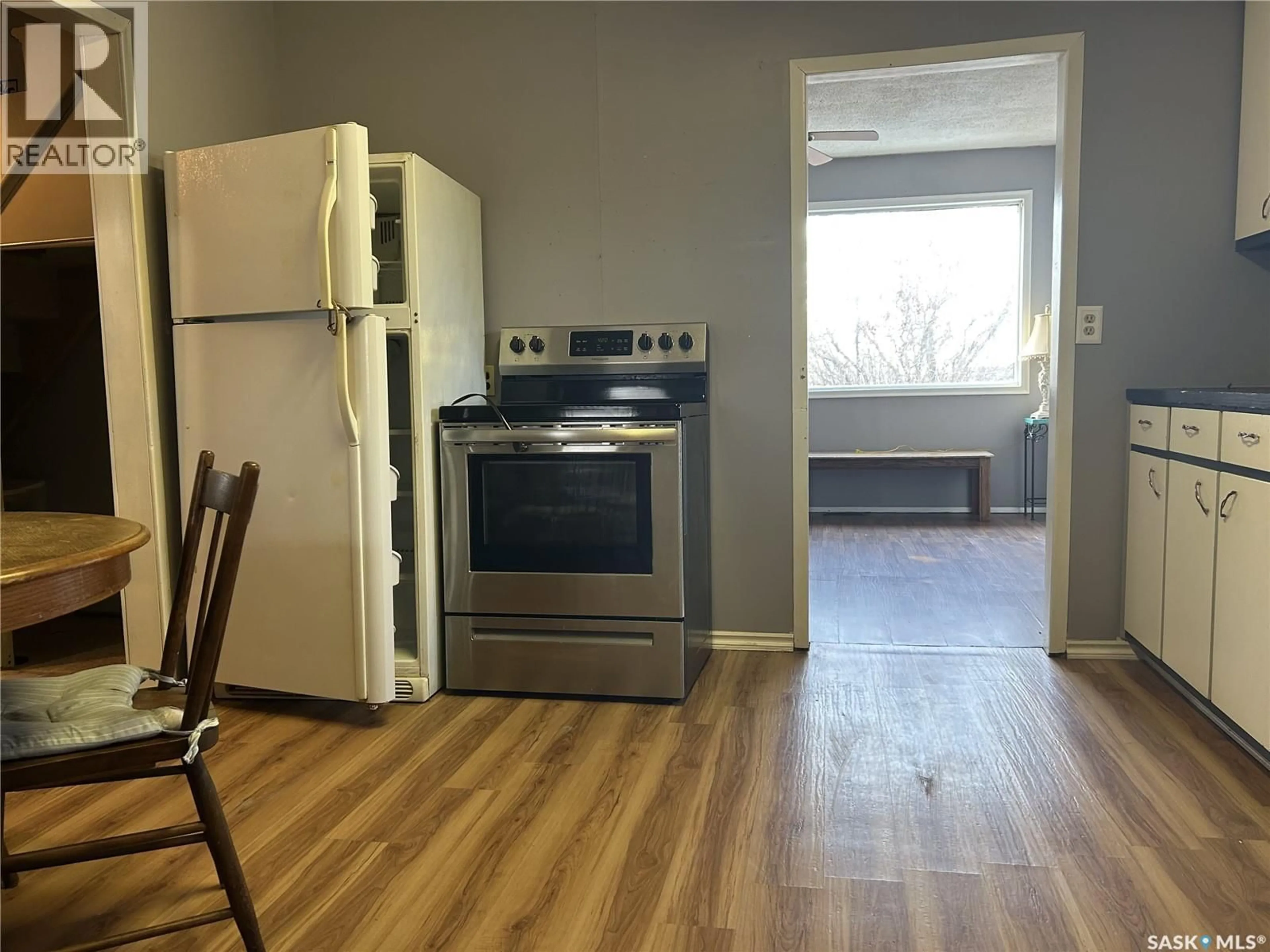 Standard kitchen, wood/laminate floor for 512 RAILWAY AVENUE, Lampman Saskatchewan S0C1N0