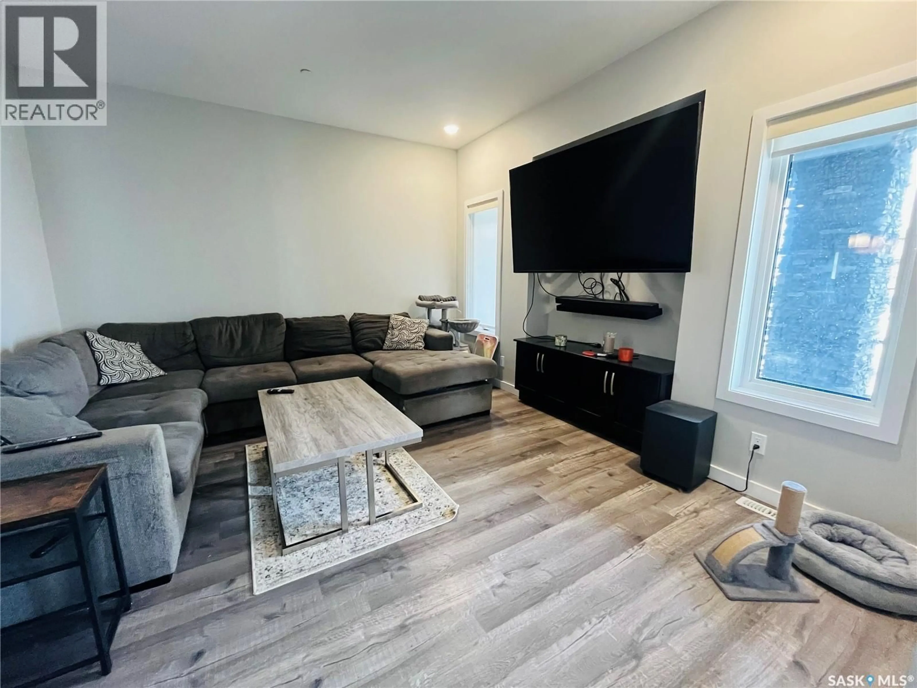 Living room with furniture, unknown for 642 GLENRIDGE AVENUE, Swift Current Saskatchewan S9H5R9