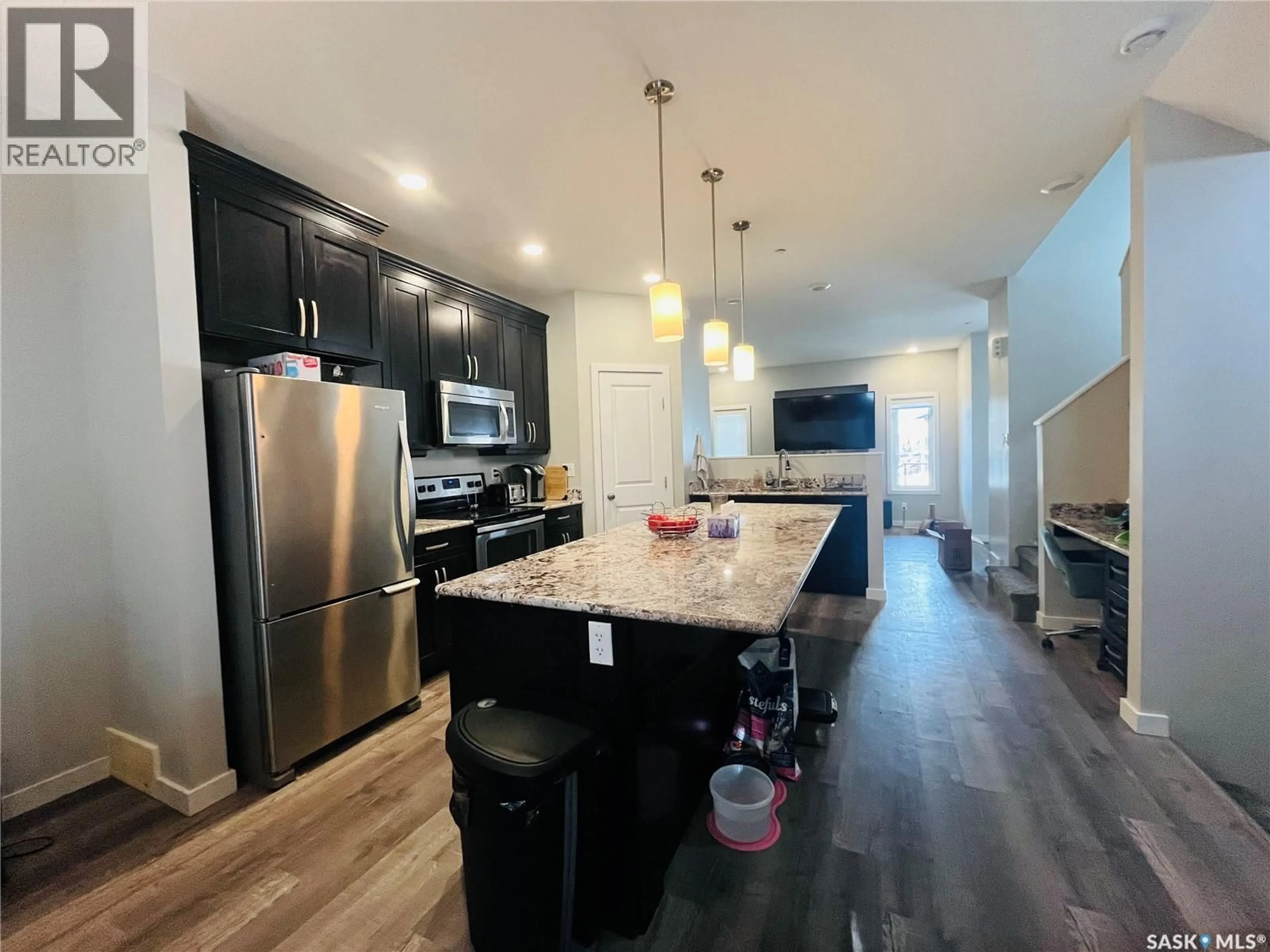Open concept kitchen, unknown for 642 GLENRIDGE AVENUE, Swift Current Saskatchewan S9H5R9