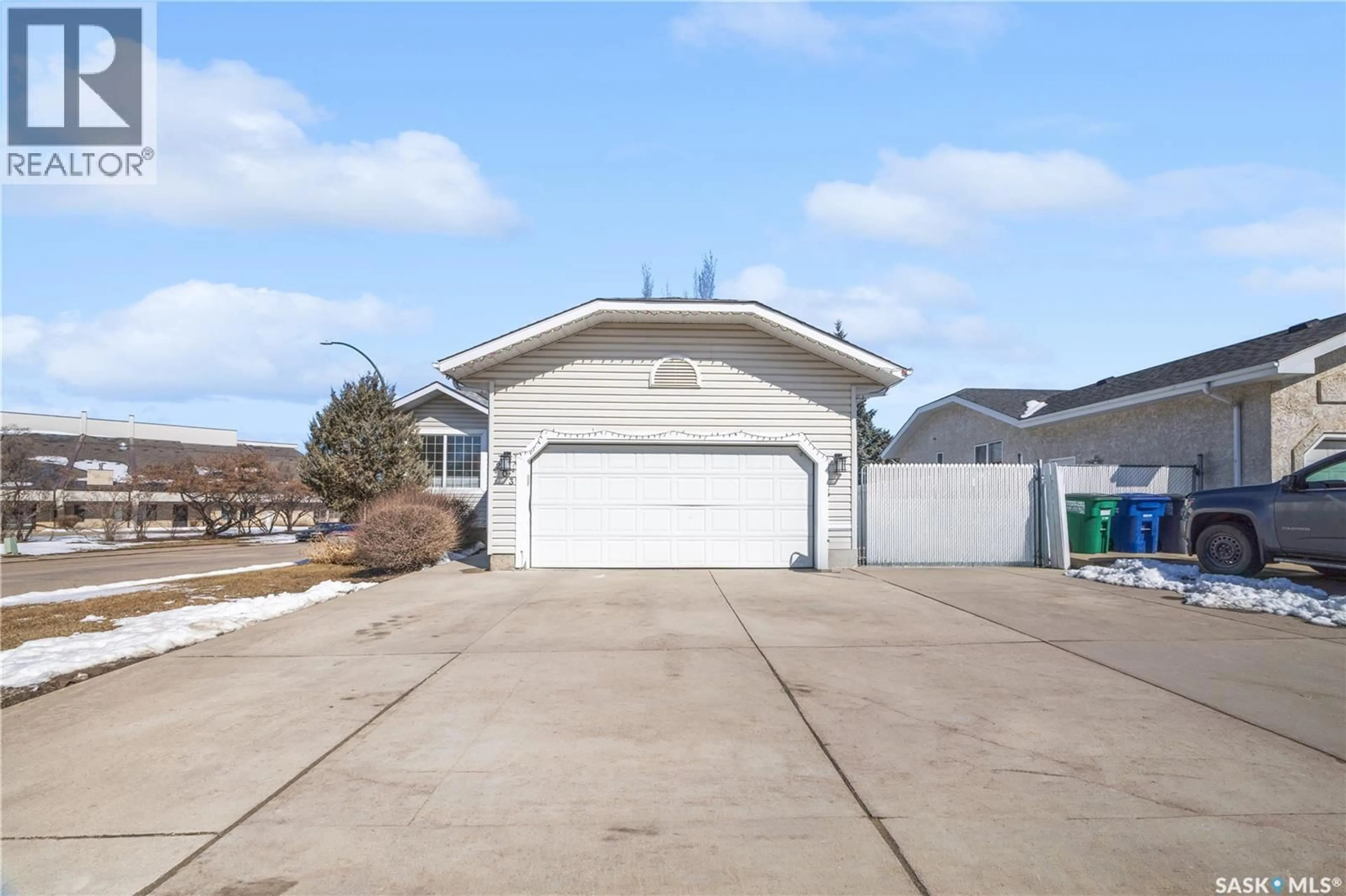 Indoor garage for 203 KONIHOWSKI ROAD, Saskatoon Saskatchewan S7S1B2