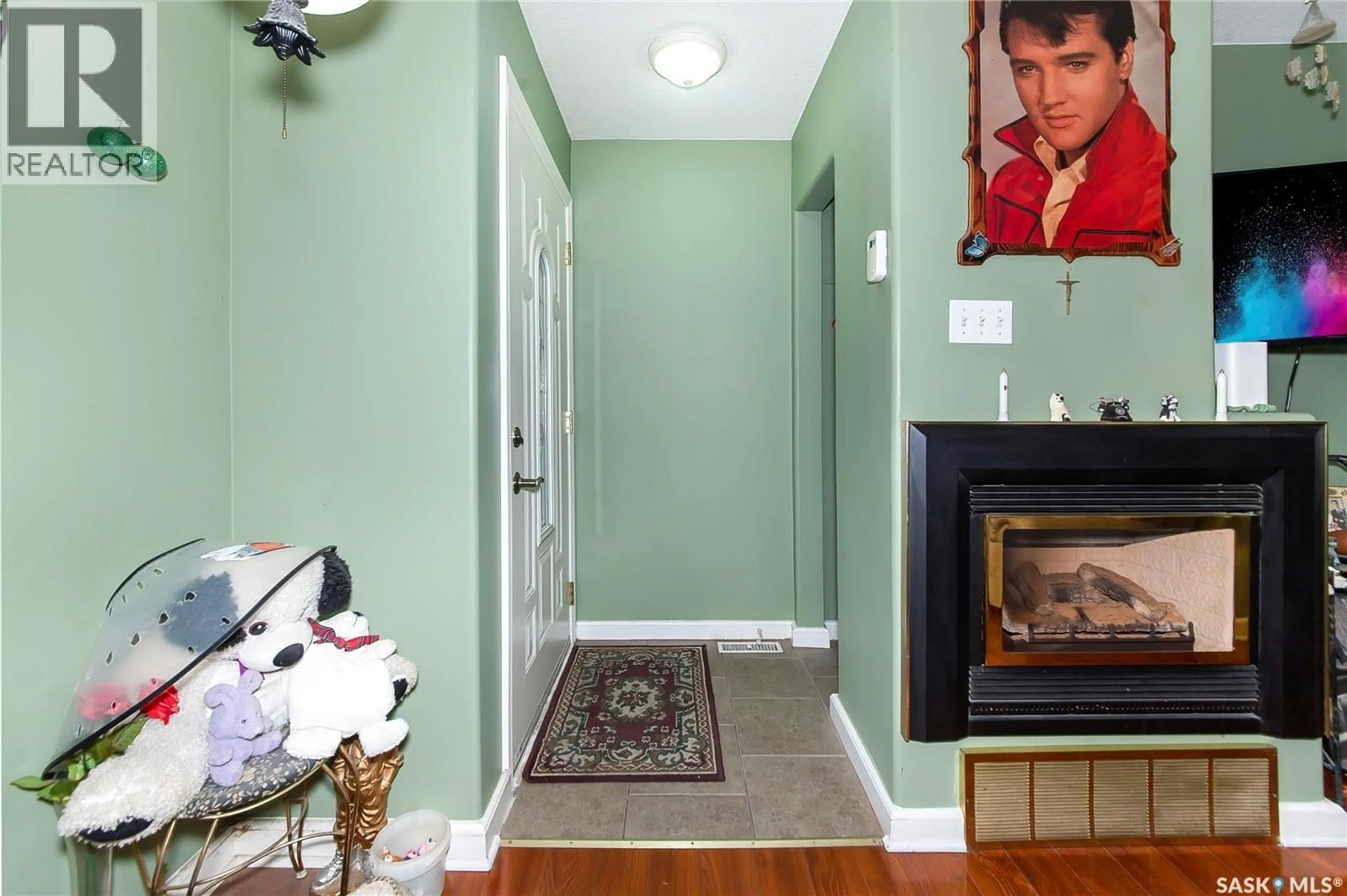 Indoor entryway for 3550 33RD STREET, Saskatoon Saskatchewan S7L6E1