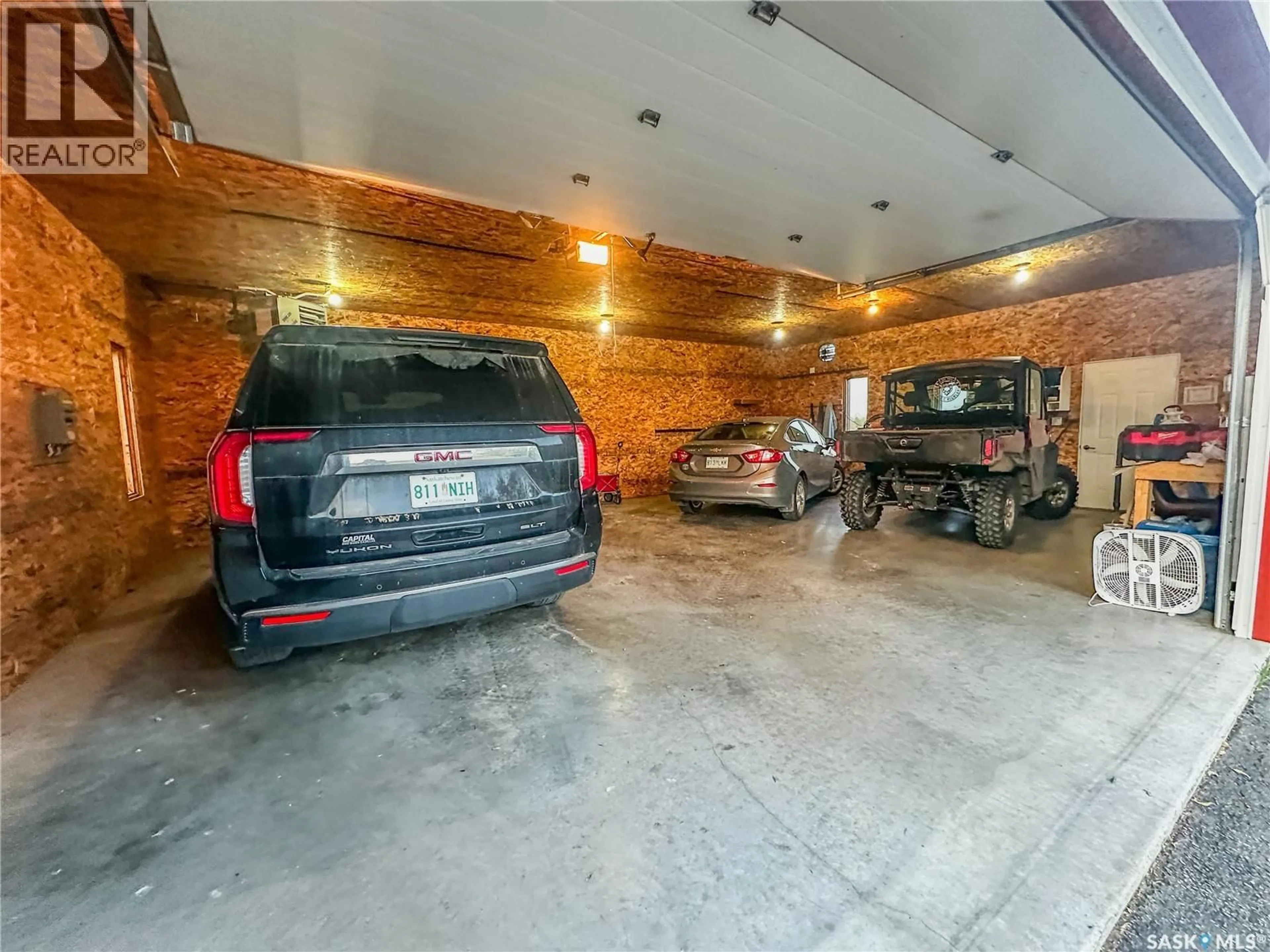 Indoor garage for 15 MODERN TURN KEY ACRE FARM, Fertile Belt Rm No. 183 Saskatchewan S0A3Y0