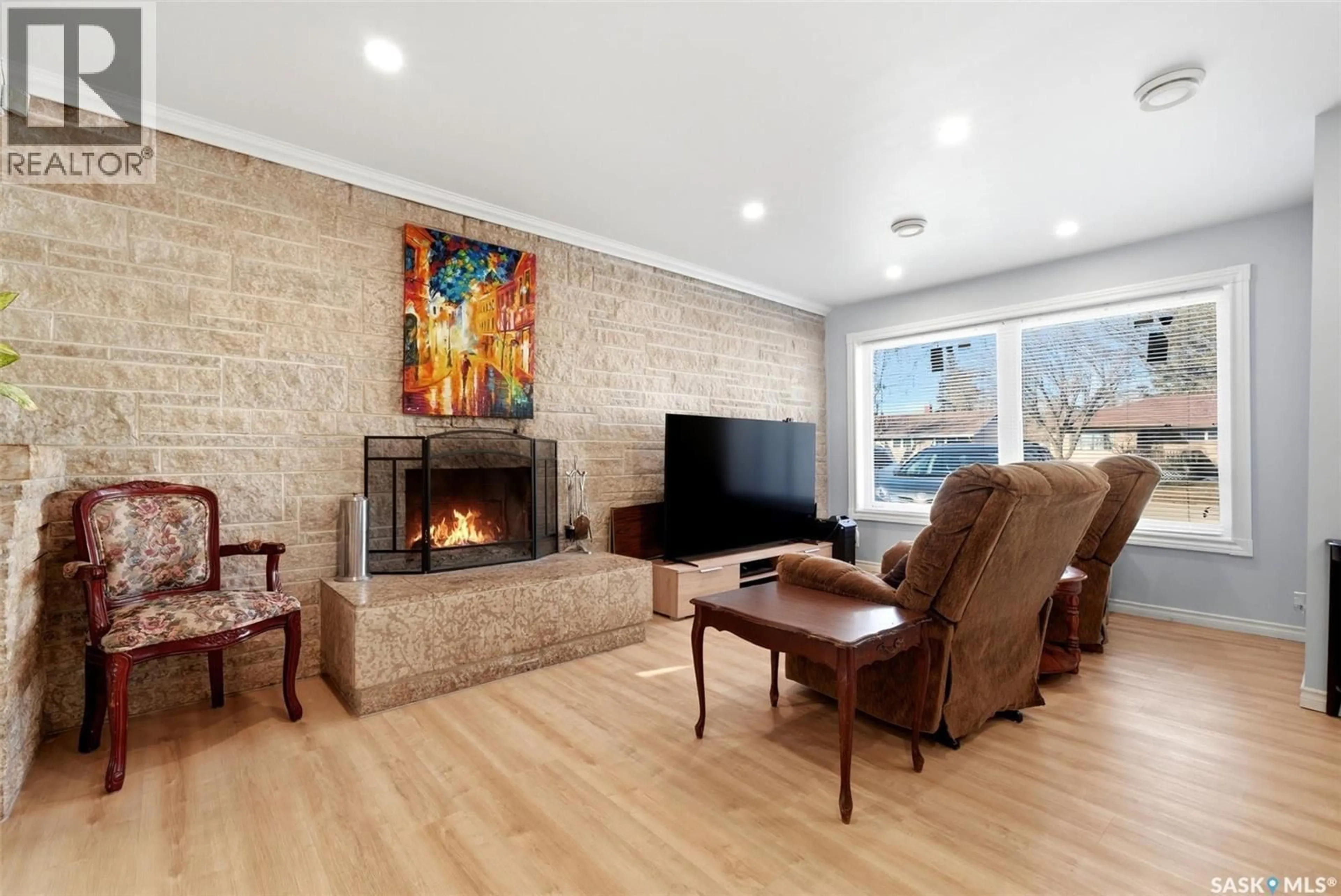 Living room with furniture, unknown for 321 ELPHINSTONE STREET, Regina Saskatchewan S4R3W7