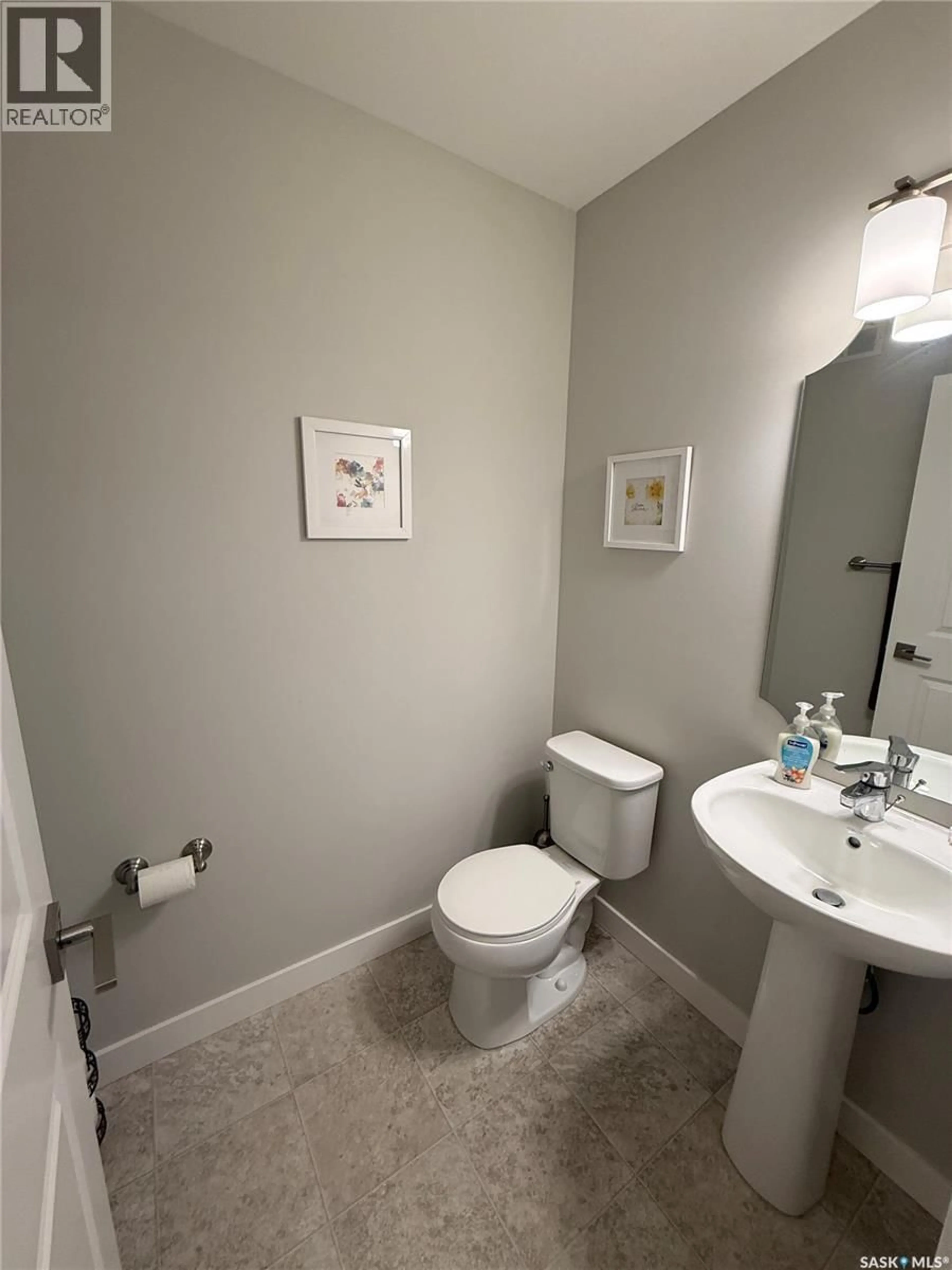Standard bathroom, unknown for 1061 KOLYNCHUK CRESCENT, Saskatoon Saskatchewan S7T0V7