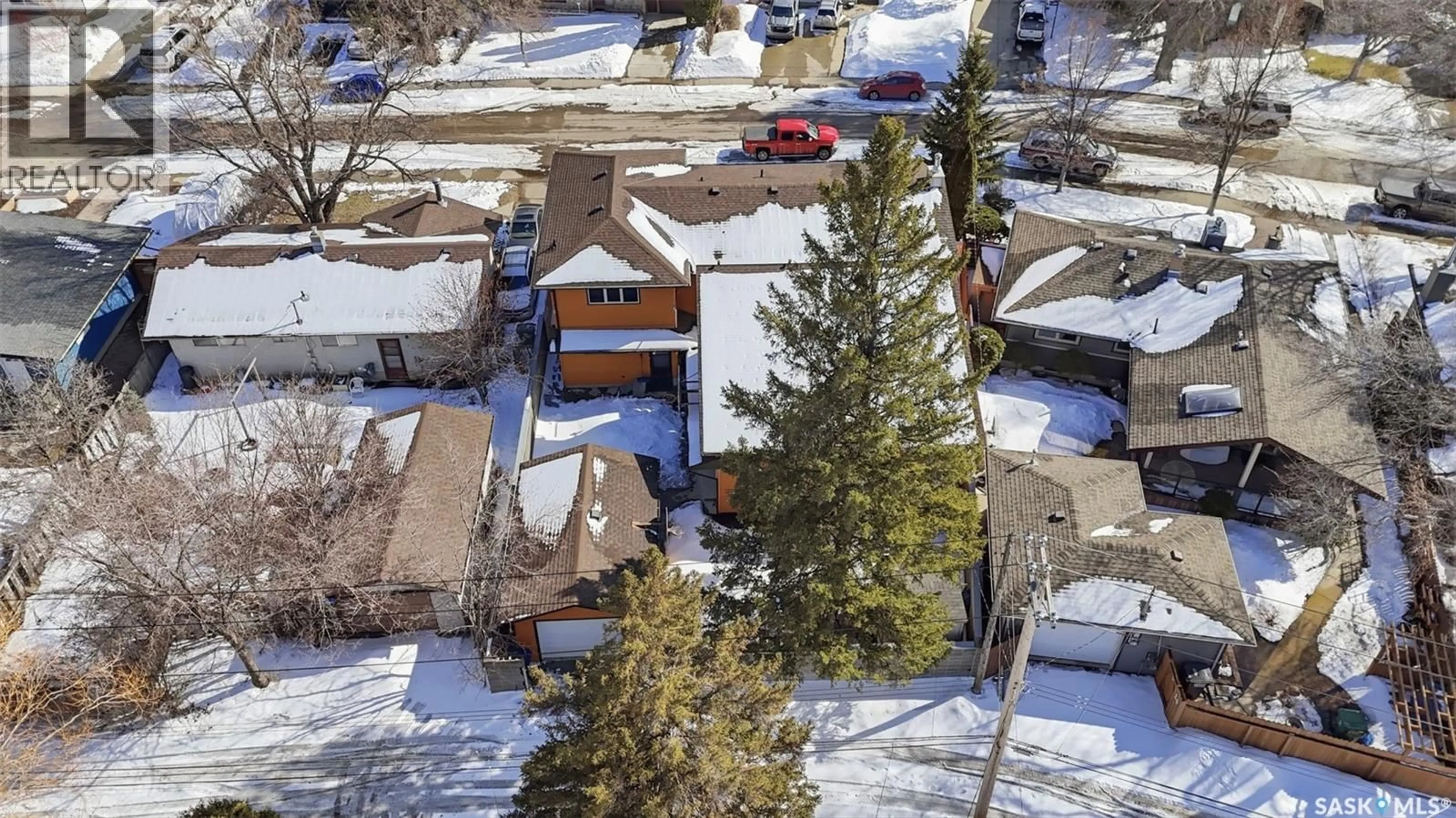 A pic from outside/outdoor area/front of a property/back of a property/a pic from drone, street for 31 CANTLON CRESCENT, Saskatoon Saskatchewan S7J2T2