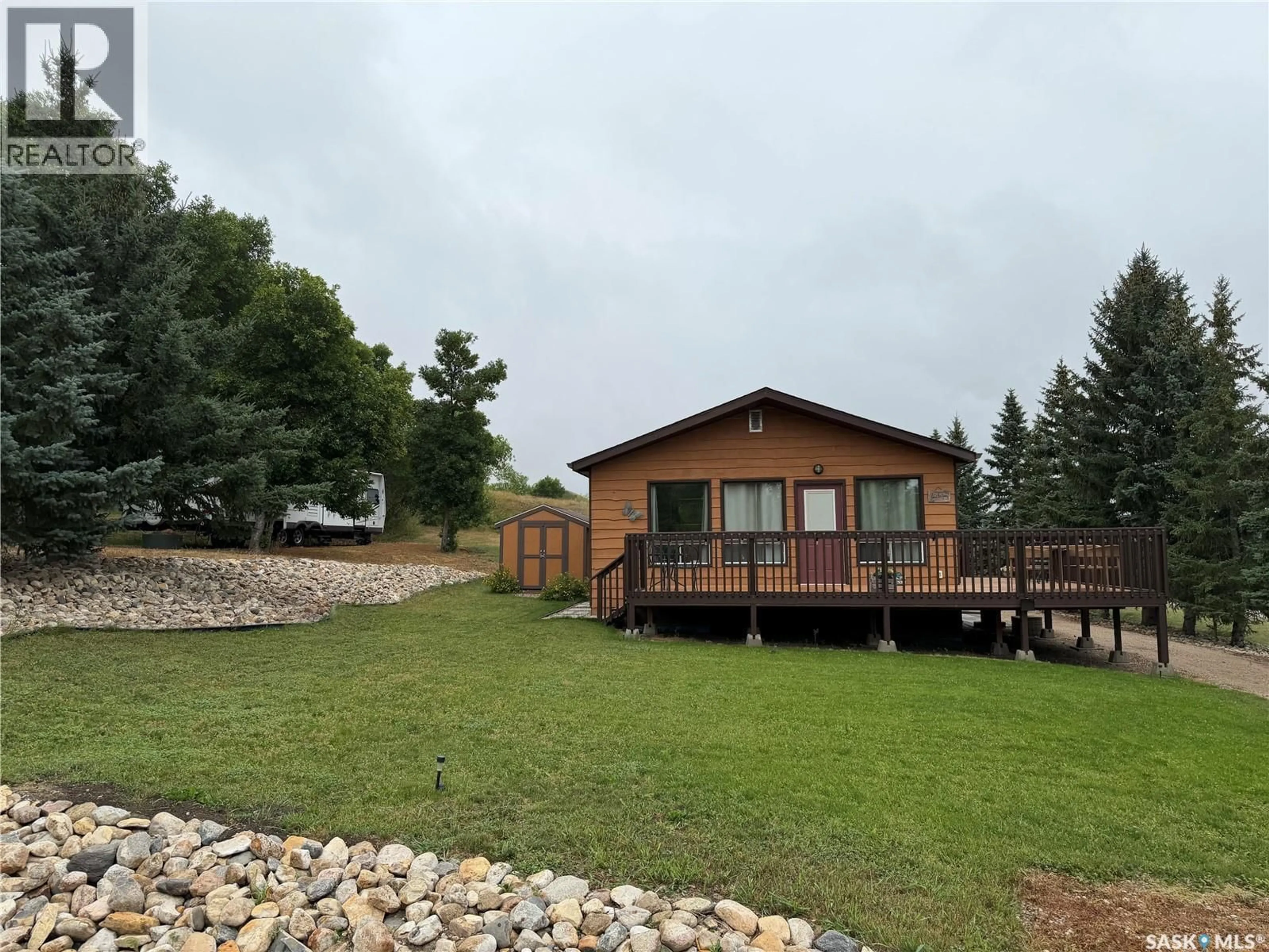 A pic from outside/outdoor area/front of a property/back of a property/a pic from drone, water/lake/river/ocean view for 517 DEMAER BAY, Katepwa Beach Saskatchewan S0G2K0