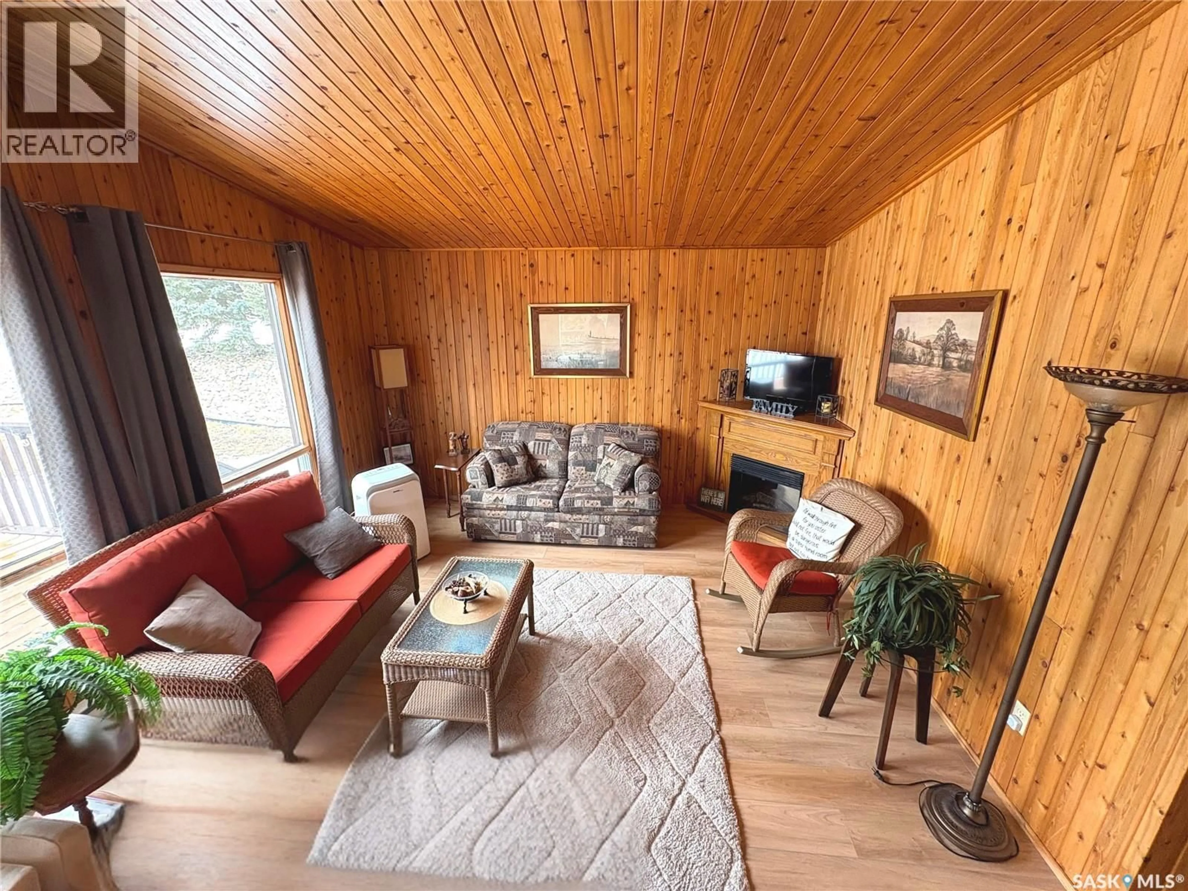 Living room with furniture, wood/laminate floor for 517 DEMAER BAY, Katepwa Beach Saskatchewan S0G2K0